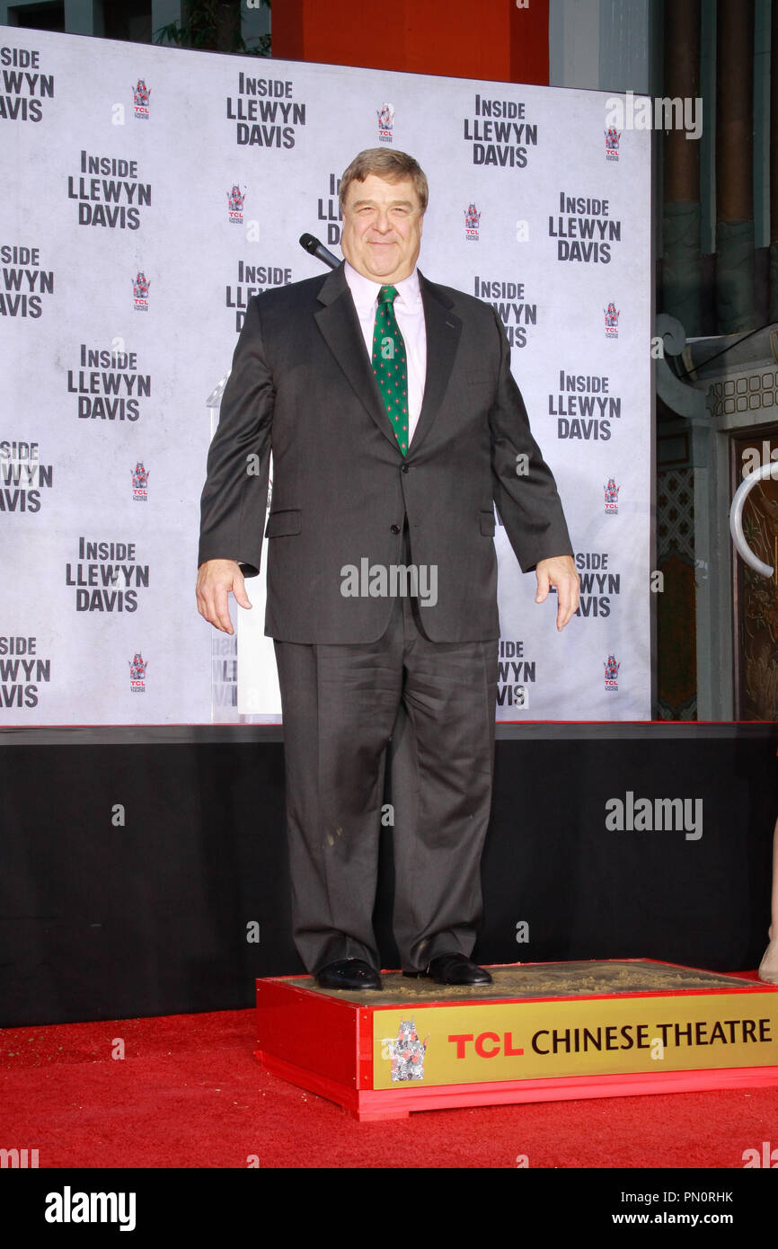 John Goodman an der Handschrift und Footprint Zeremonie zu Ehren ihn in Zement bei TCL Chinese Theatre in Hollywood, CA, November 14, 2013. Foto von Joe Martinez/PictureLux Stockfoto