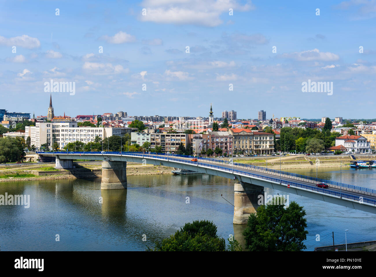 Novi Sad Stadtbild über die Donau im nördlichen Serbien Stockfoto