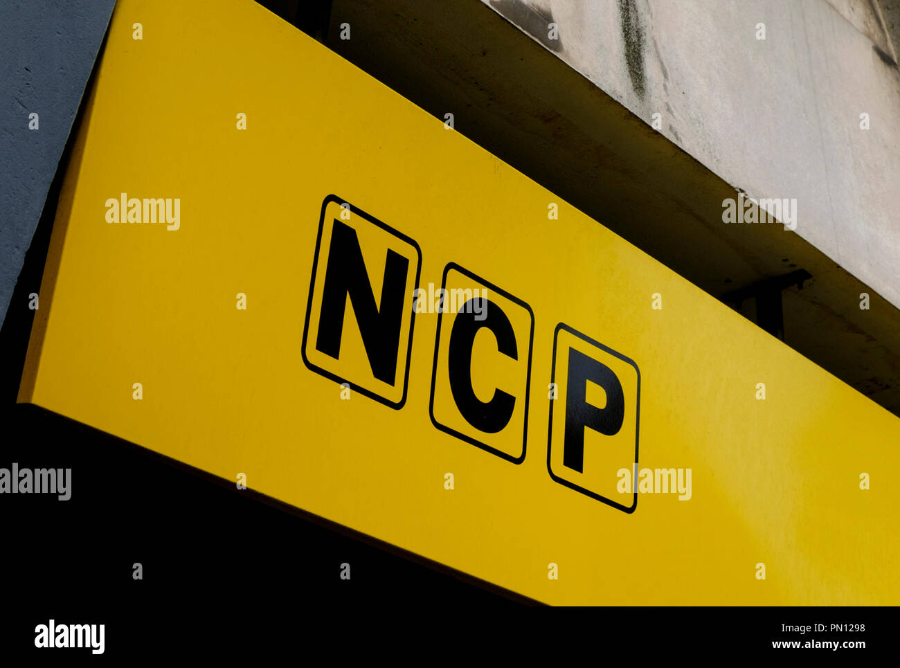 Eine nationale Parkplatz Schild, NCP Stockfoto