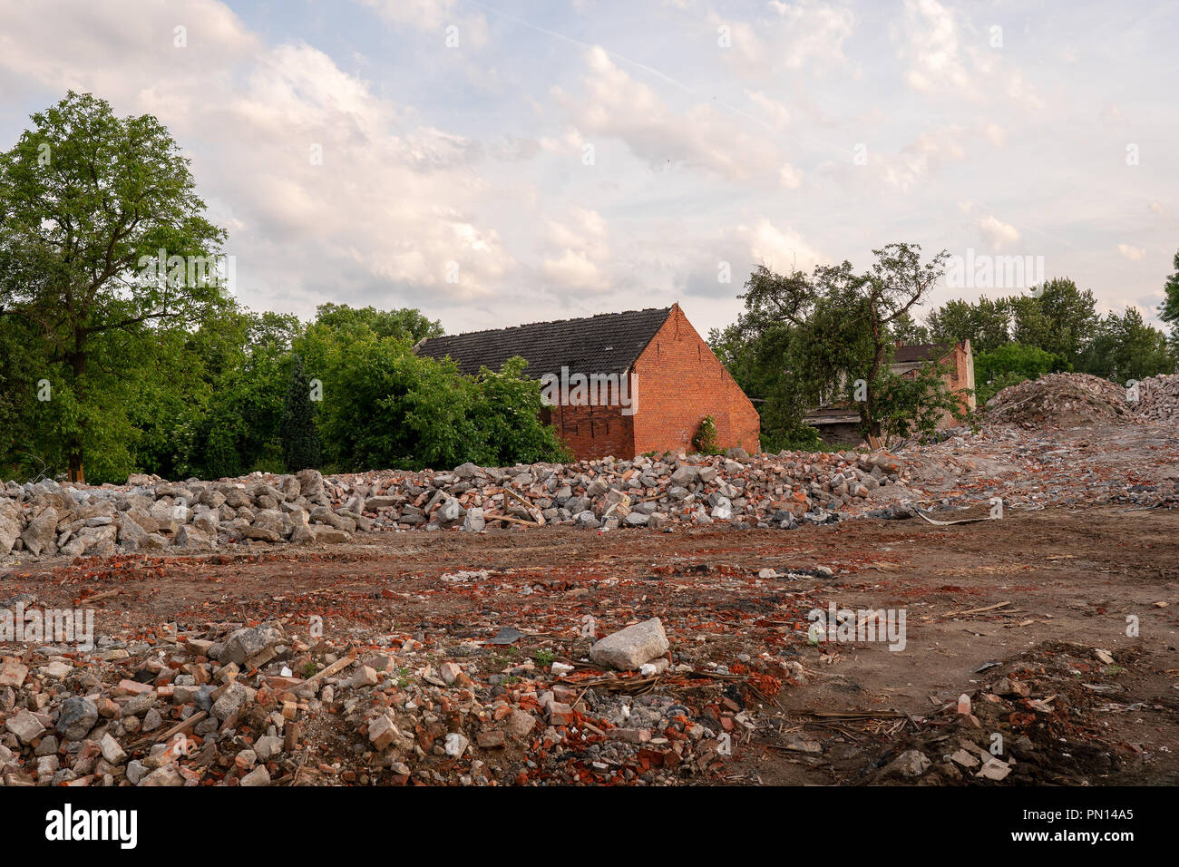 Verlassene und zerstörte Dorf, verlorene Orte. Stockfoto