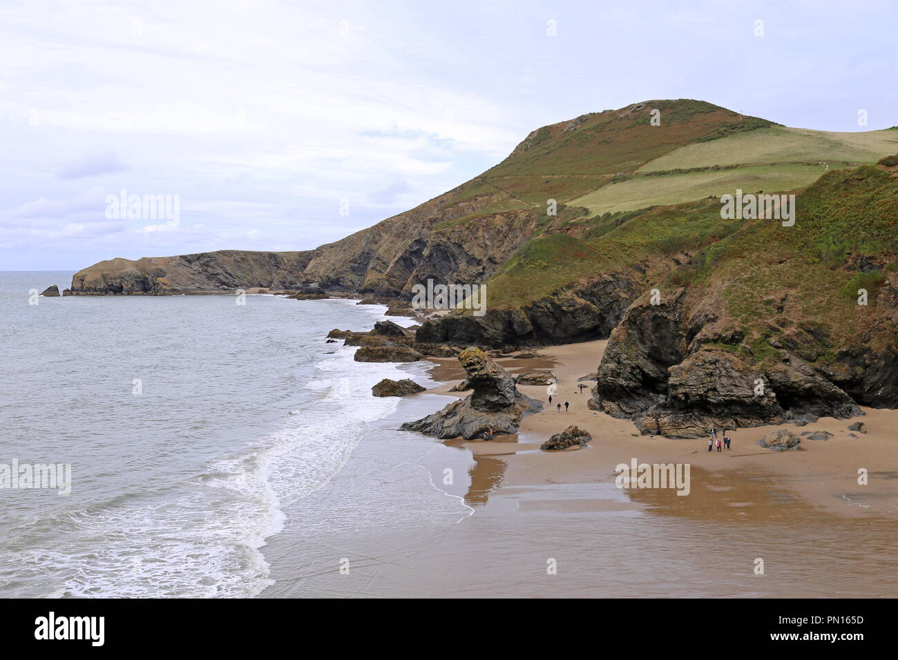 Bica's Rock und Llangrannog Strand aus der Feder gesehen - rhip Landspitze, die Cardigan Bay, Ceredigion, Wales, Großbritannien, USA, UK, Europa Stockfoto