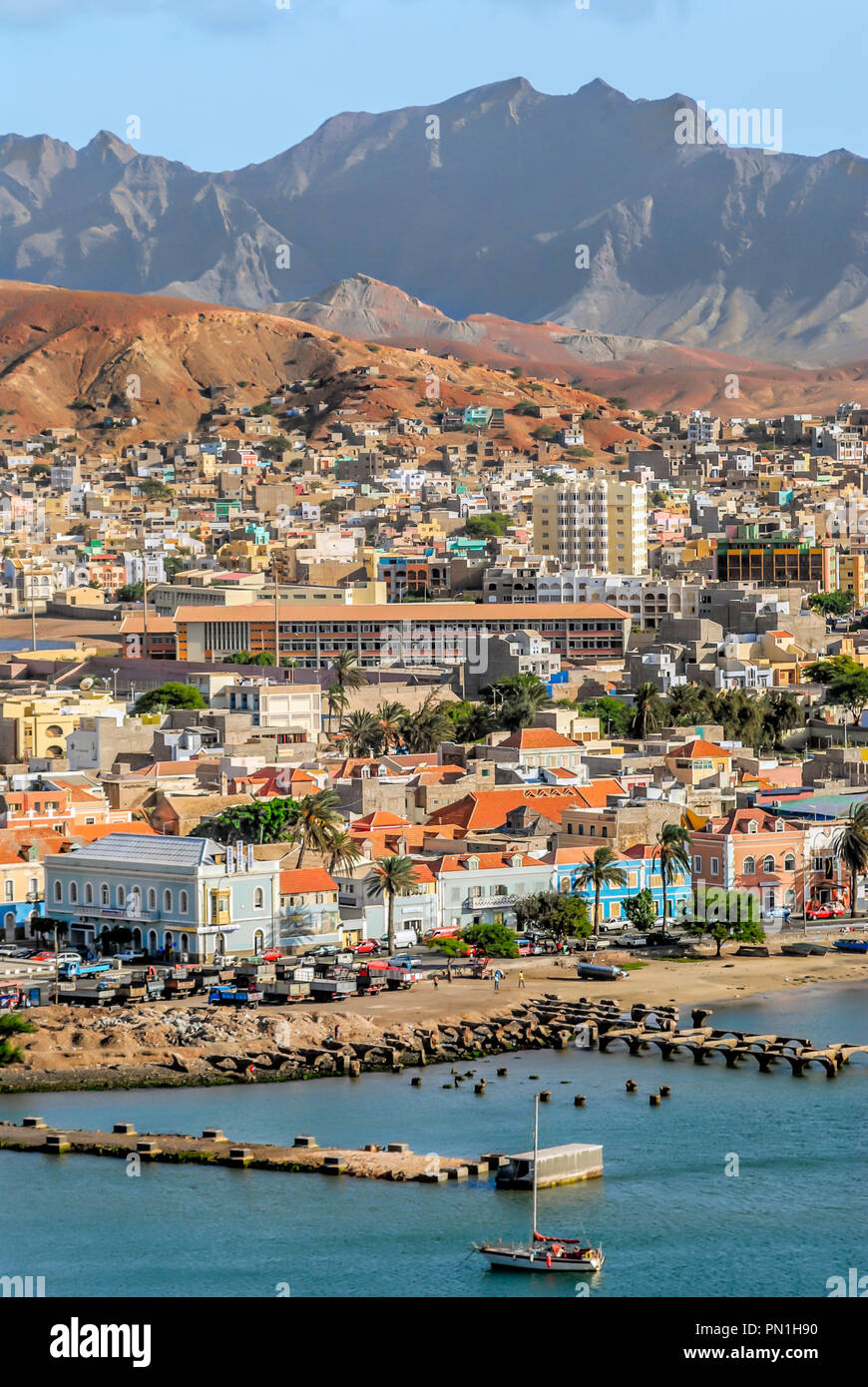 Ansicht der Stadt Mindelo die Hauptstadt Sao Vicente auf den Kapverdischen Inseln Stockfoto