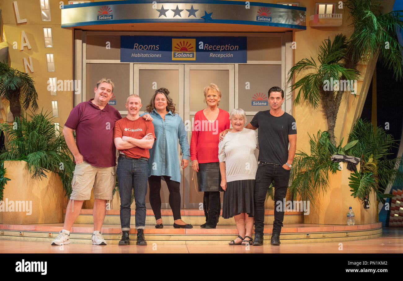 Von Benidorm Leben, Edinburgh Playhouse Cast Stockfoto