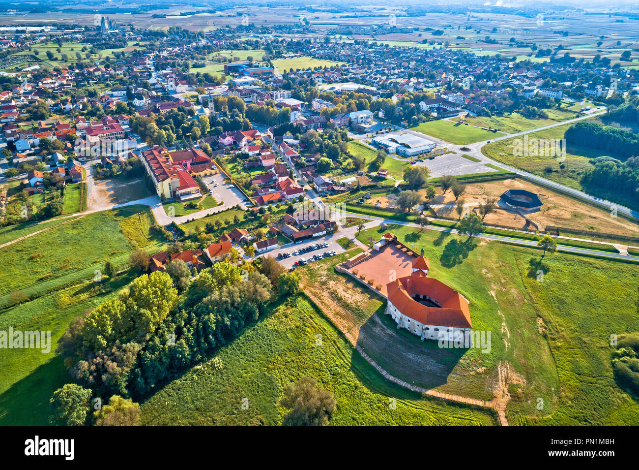 Stadt Durdevac Luftaufnahme, Region Podravina Kroatien Stockfoto