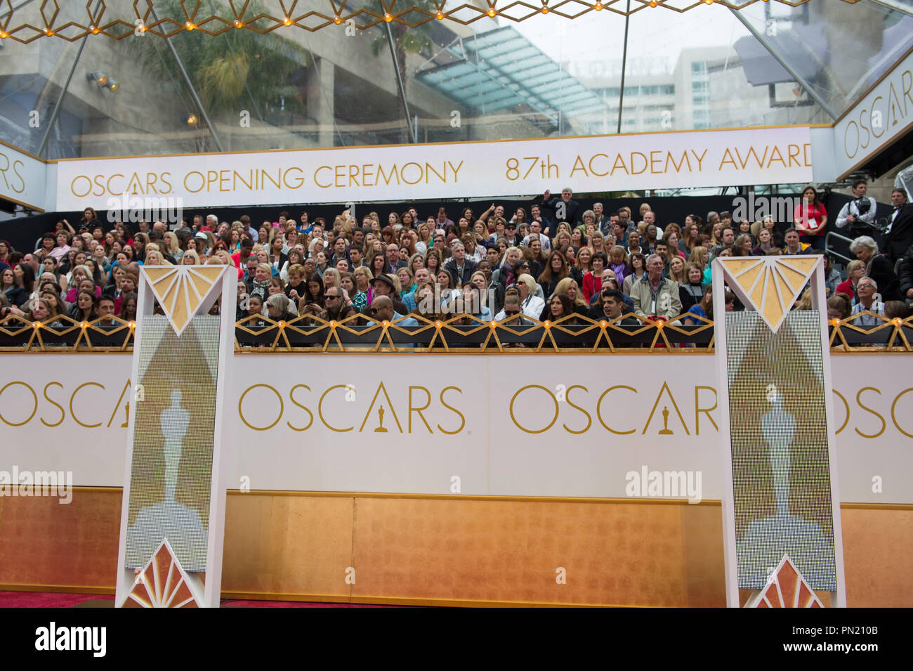 Anreise Bereich für die Live ABC Telecast der 87 Oscars® auf der Dolby® Theater in Hollywood, CA am Sonntag, den 22. Februar, 2015. Datei Referenz # 32566 053 THA nur für redaktionelle Verwendung - Alle Rechte vorbehalten Stockfoto