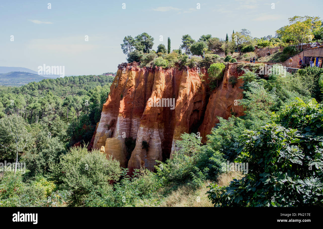 Roten Sandsteinfelsen in Roussillon Provence Frankreich Stockfoto