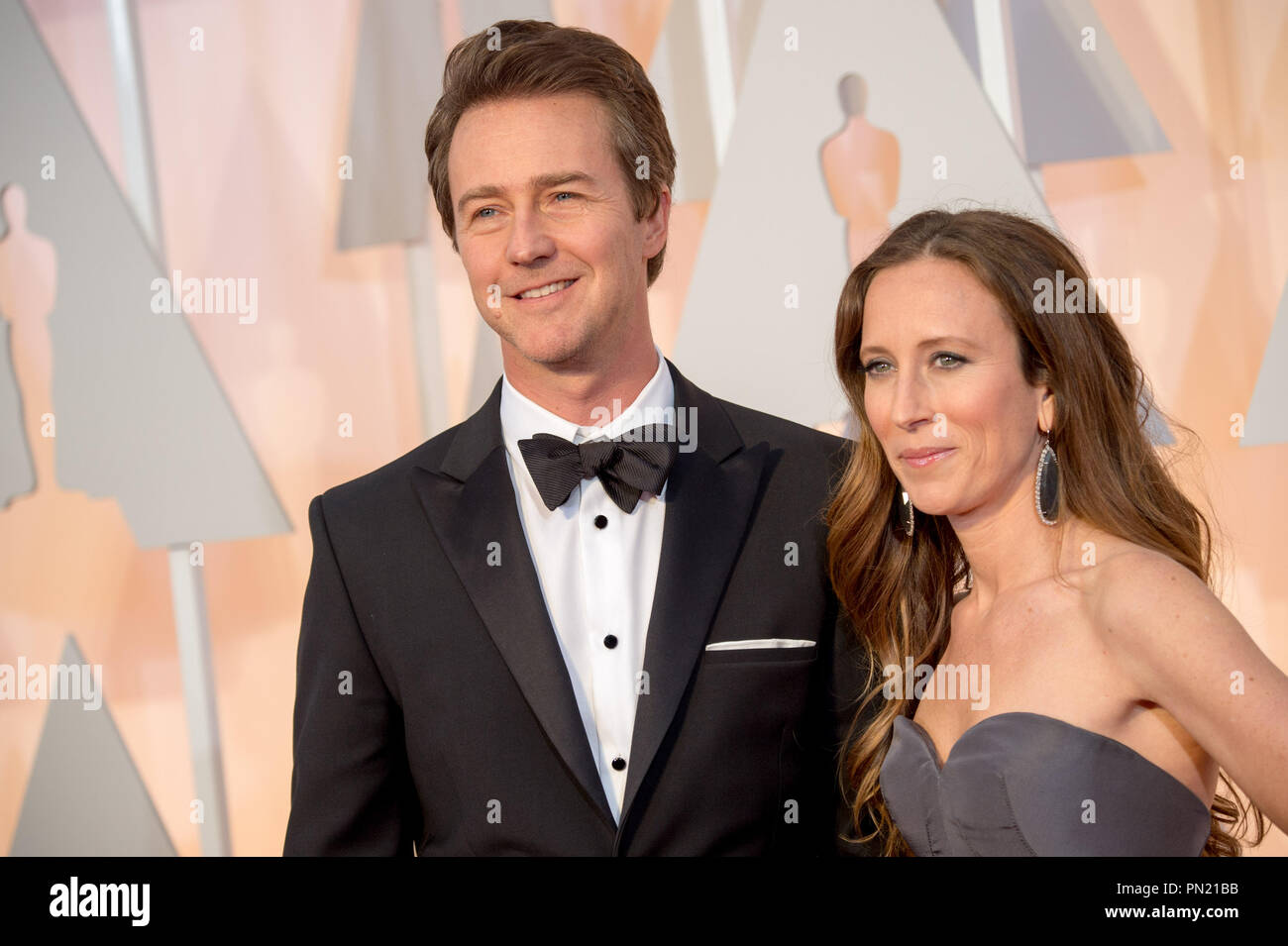 Edward Norton, Oscar®-Nominee für Schauspieler in einer unterstützenden Rolle für die Arbeit an "Birman (das Unerwartete aufgrund der Unwissenheit)' kommt mit Gast für das Live ABC Telecast der 87 Oscars® auf der Dolby® Theater in Hollywood, CA am Sonntag, den 22. Februar, 2015. Datei Referenz # 32566 165 THA nur für redaktionelle Verwendung - Alle Rechte vorbehalten Stockfoto