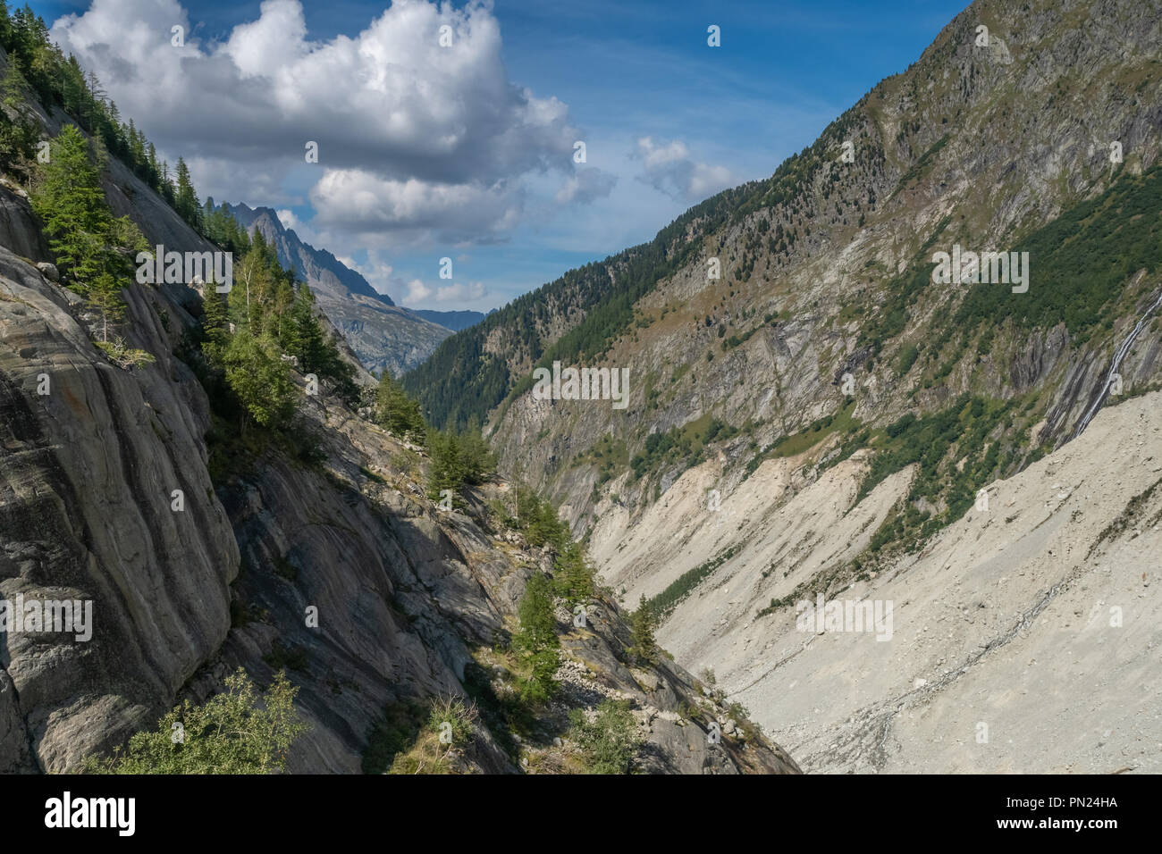 Das Mer de Glace (Meer aus Eis) ist der grösste Gletscher in Frankreich, 7 km lange und 200 m Tiefe und ist eine der größten Attraktionen im Tal von Chamonix. Stockfoto