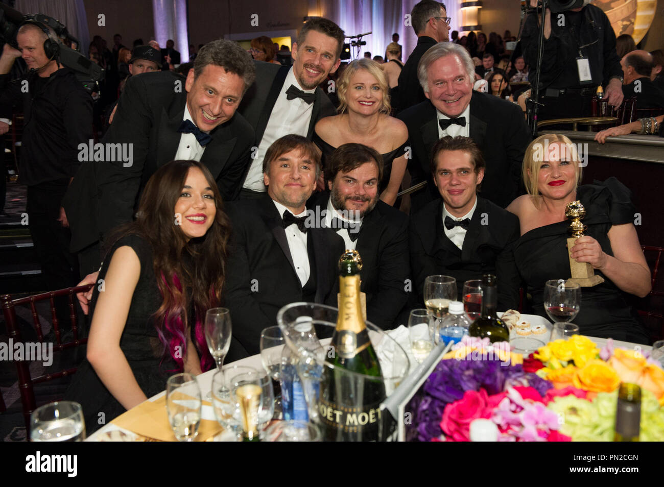 Lorelei Linklater, John sloss, Richard Linklater (Gewinner des BEST DIRECTOR - MOTION PICTURE, Bestes Drehbuch - MOTION PICTURE, BEST MOTION PICTURE - Drama), Jack Black, Ethan Hawke (Nominiert für die beste Leistung durch einen Schauspieler in einer unterstützenden Rolle in einem Kinofilm für seine Rolle in "KNABENALTER"), Ryan Hawke, Ellar Coltrane, Jonathan Sehring und Patricia Arquette (Sieger der BESTE LEISTUNG DURCH EINE SCHAUSPIELERIN IN EINER NEBENROLLE IN EINEM KINOFILM für ihre Rolle in "KNABENALTER") auf dem 72. jährlichen Golden Globe Awards im Beverly Hilton in Beverly Hills, CA am Sonntag, 11. Januar 2015. Datei Referenz # 325 Stockfoto