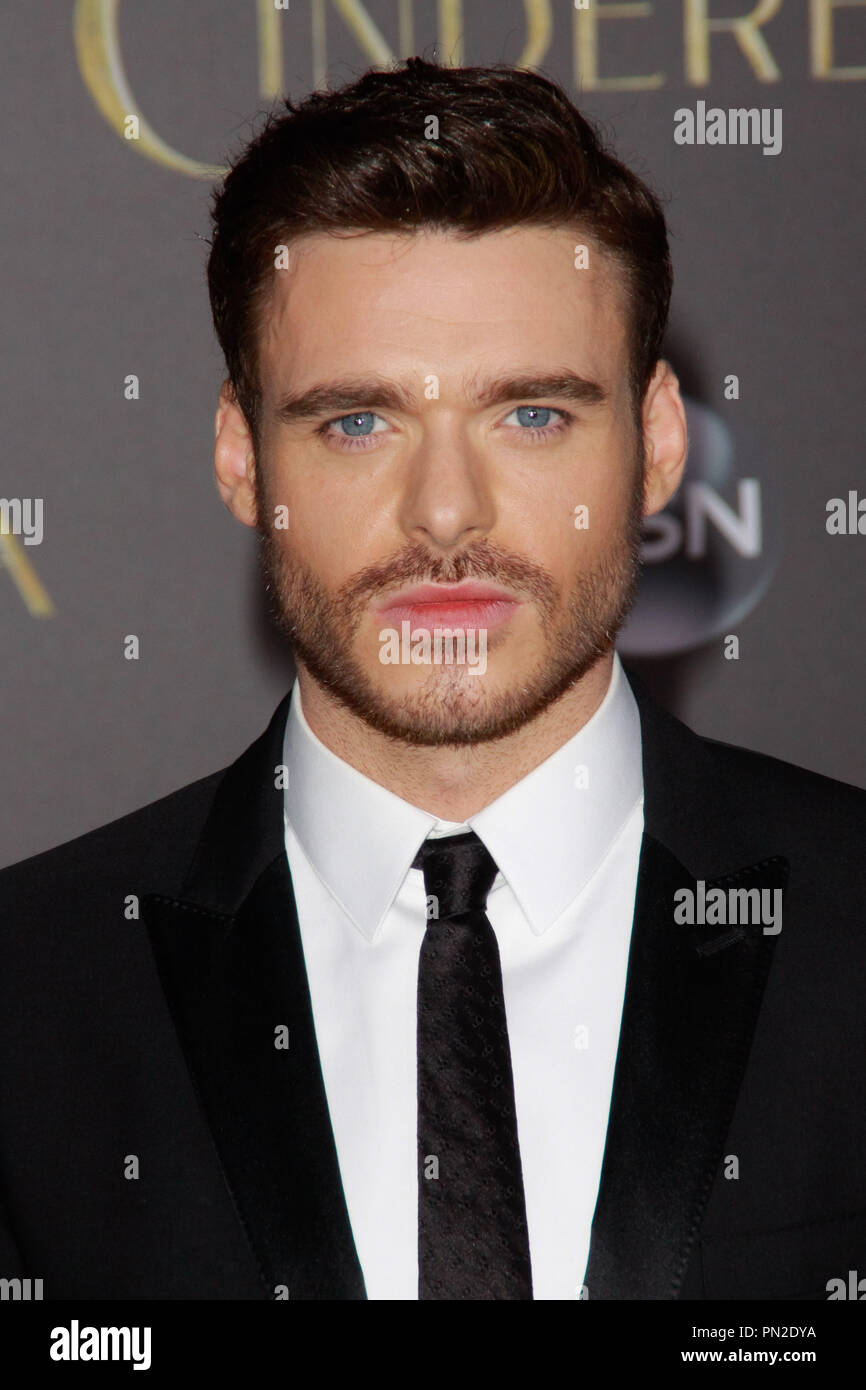 Richard Madden bei der Weltpremiere von Disney's 'Cinderella' an der TCL Chinese Theatre in Hollywood, CA, 1. März 2015 statt. Foto von Joe Martinez/PictureLux Stockfoto