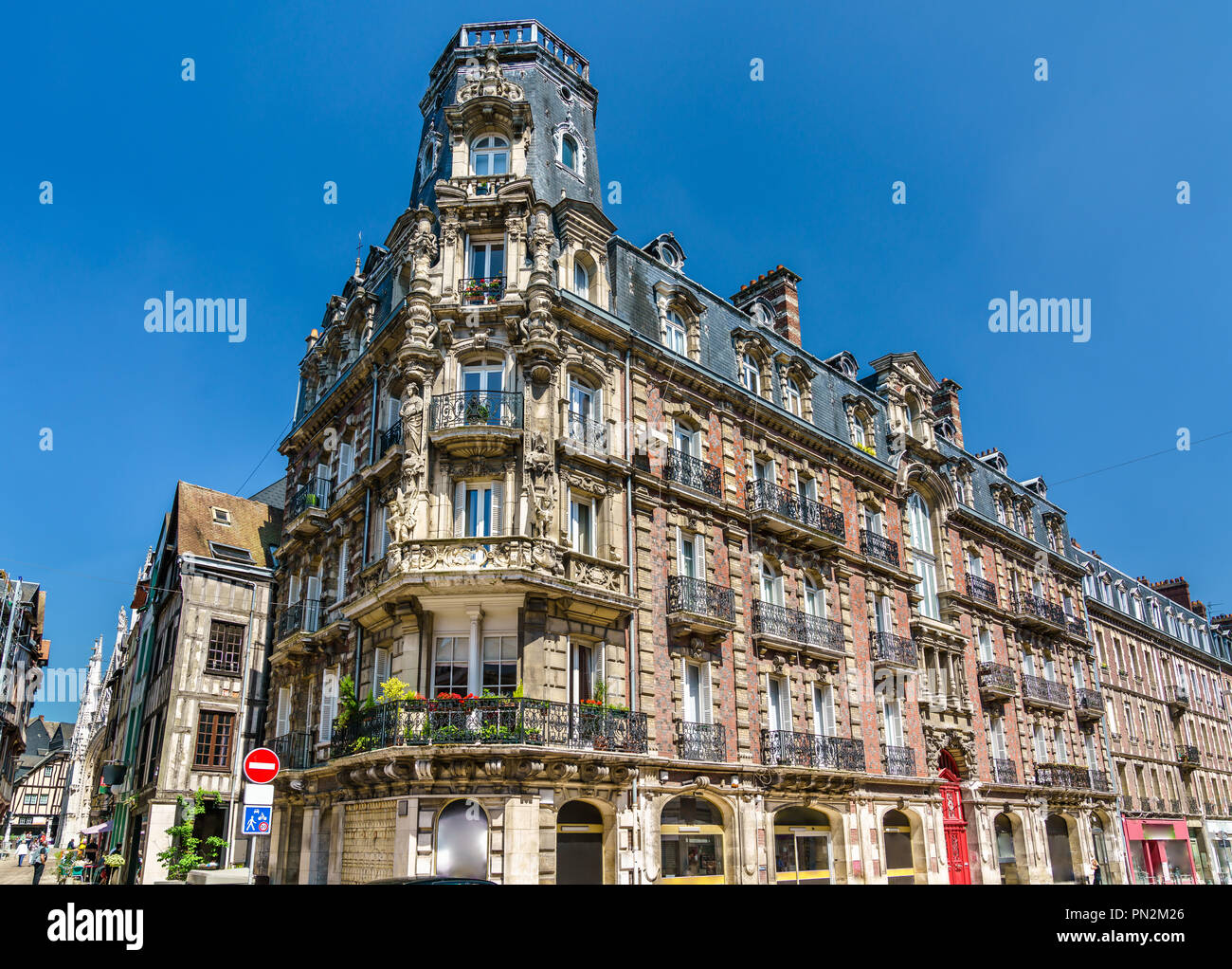 Typische Gebäude mitten im Zentrum von Rouen, Frankreich Stockfoto