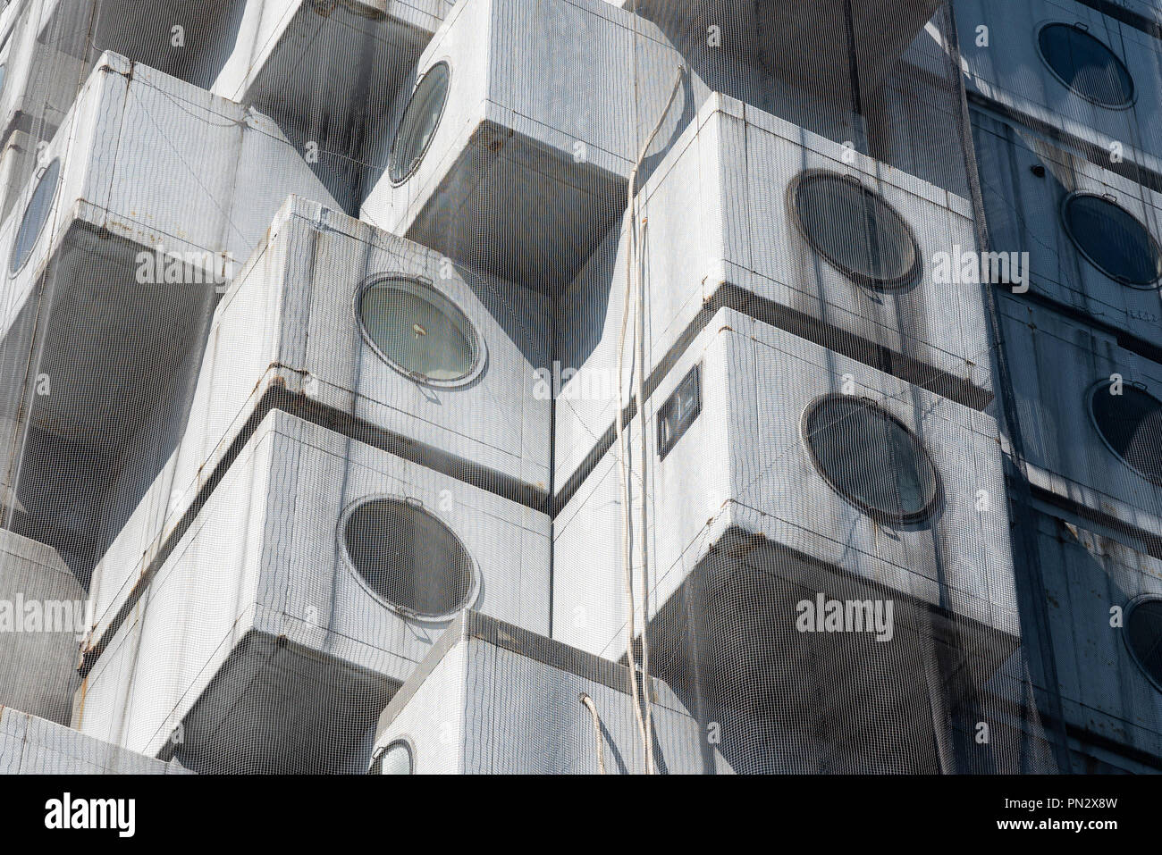 Nakagin Capsule Tower Building, Tokio, Tokyo, Japan. 1972 erbaut. Entworfen von dem japanischen Architekten Kisho Kurokawa (1934 - 2007). Stockfoto