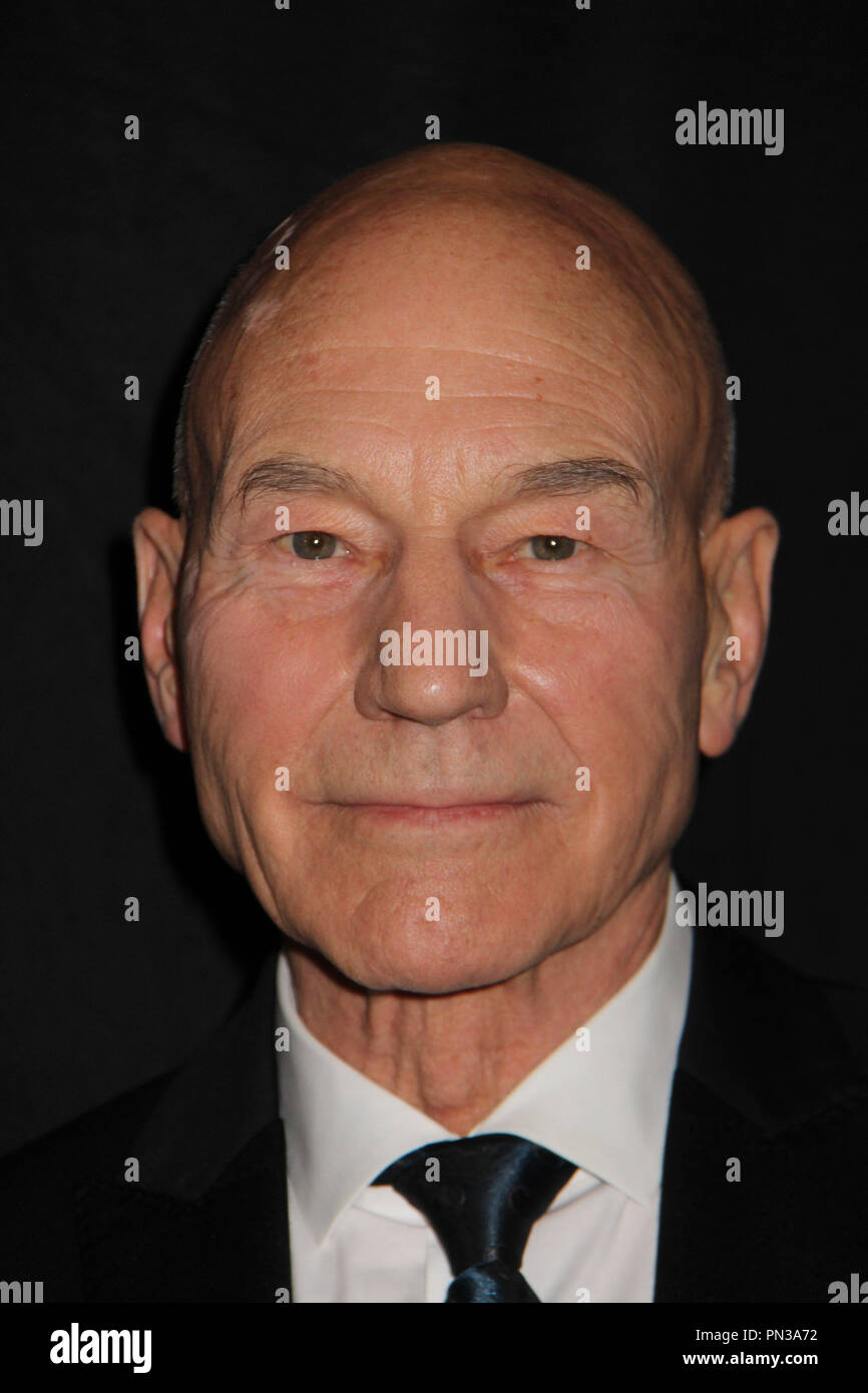 Sir Patrick Stewart 02/12/2015 2015 Writers Guild Awards Westküste Zeremonie im Hyatt Regency Century Plaza in Los Angeles, CA Foto von Izumi Hasegawa/HNW/PictureLux Stockfoto