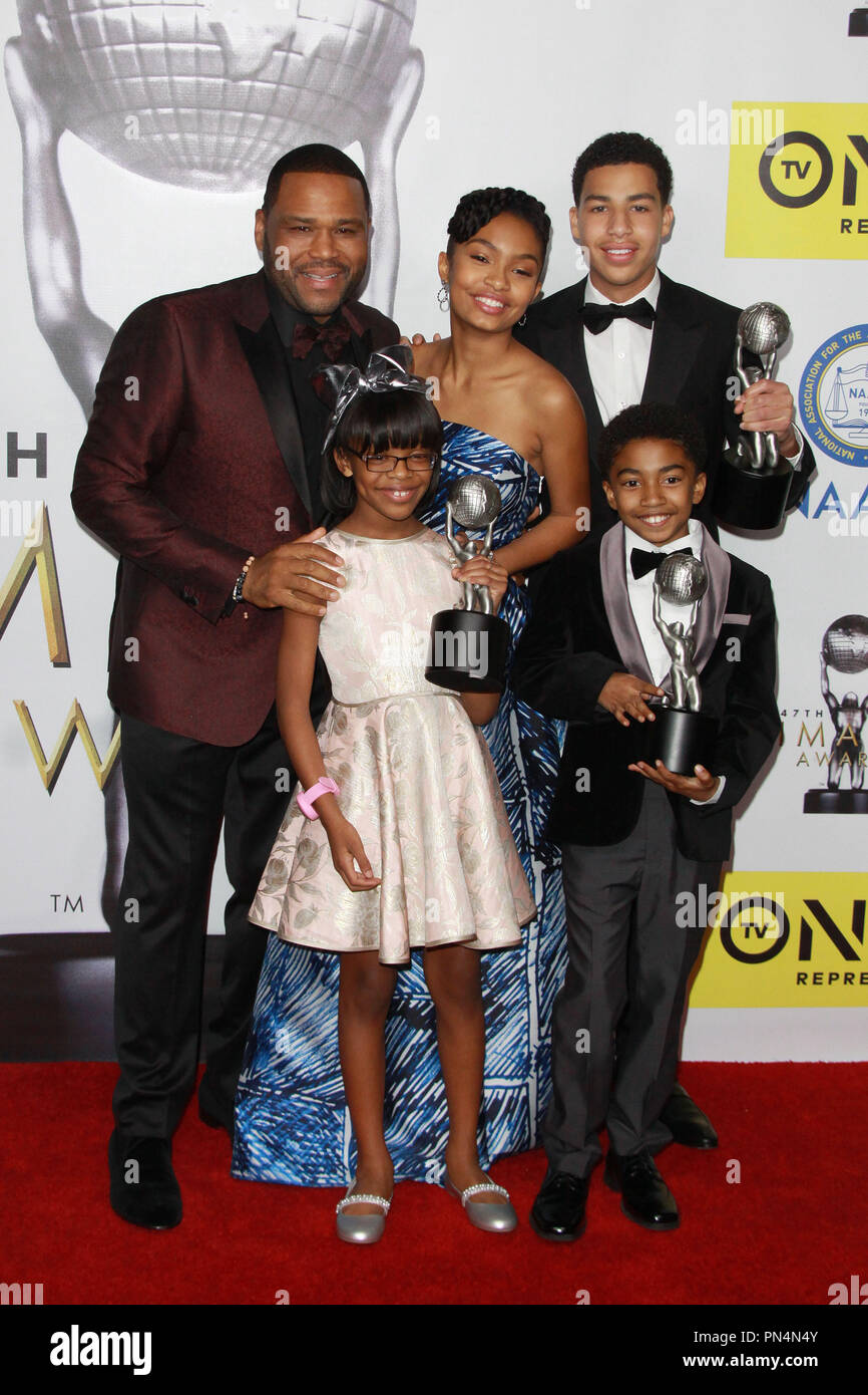 Anthony Anderson, Marsai Martin, Yara Shahidi, Marcus Scribner, Meilen Braun 02/05/2016 47th NAACP Image Awards gehalten an Pasadena Civic Auditorium in Pasadena, CA Foto von kazuki Hirata/HNW/PictureLux Stockfoto