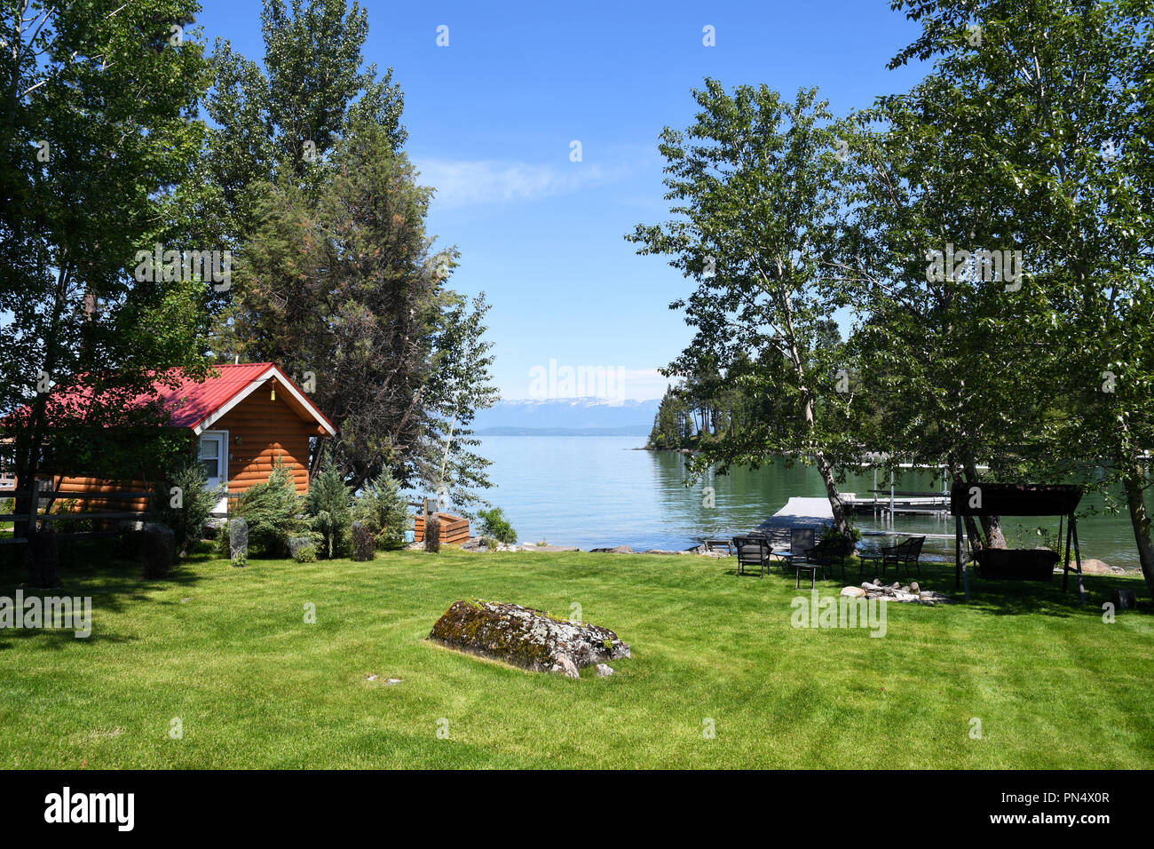 Abmelden Gebäude und Docks am Ufer des Flathead Lake, Montana Stockfoto