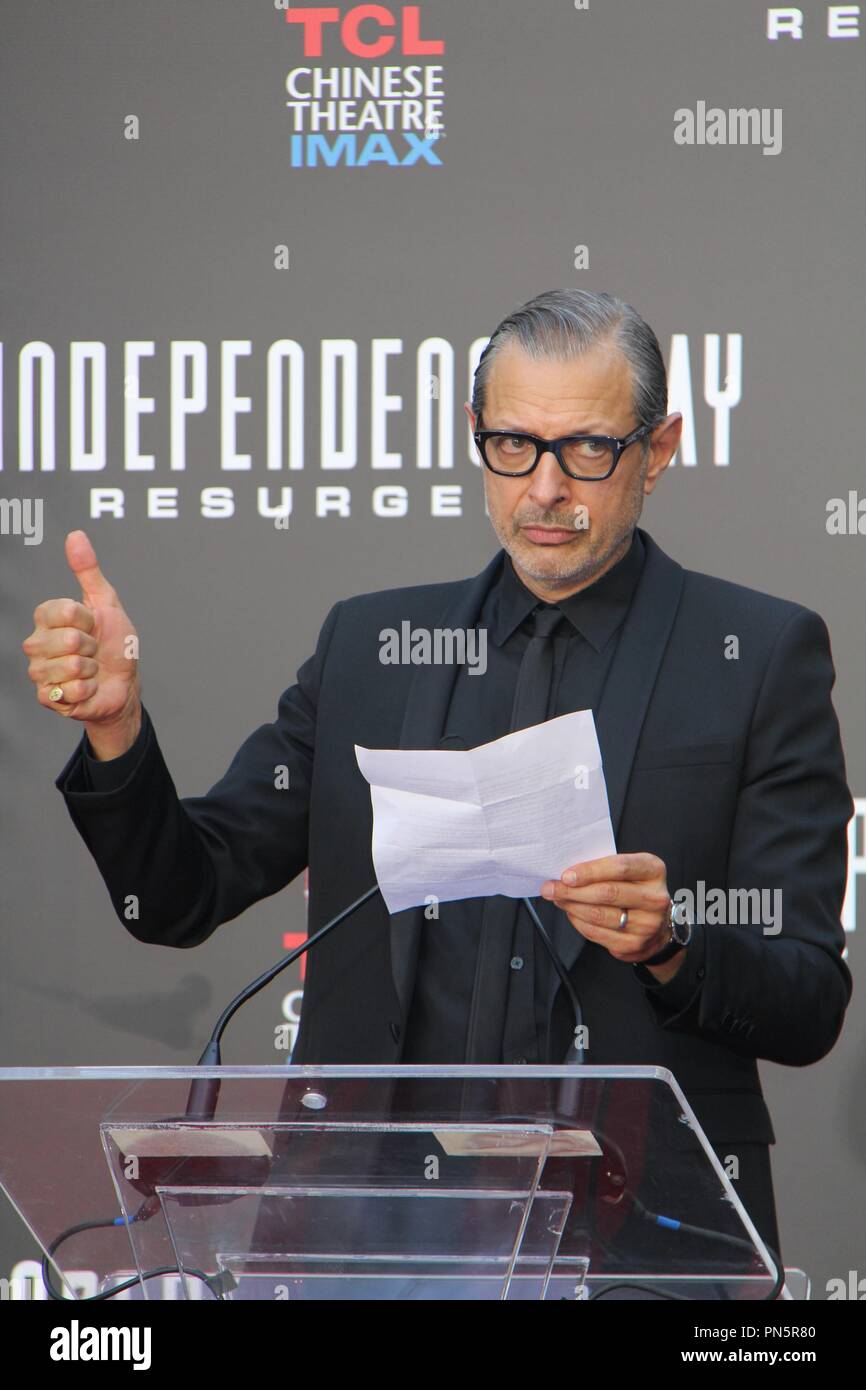 Jeff Goldblum 20.06.2016 Hand- und Fußabdruck Zeremonie von Roland Emmerich aus 'Independence Day: Resurgenceh gehalten an der TCL Chinese Theatre in Hollywood, CA Foto von Izumi Hasegawa/HNW/PictureLux Stockfoto