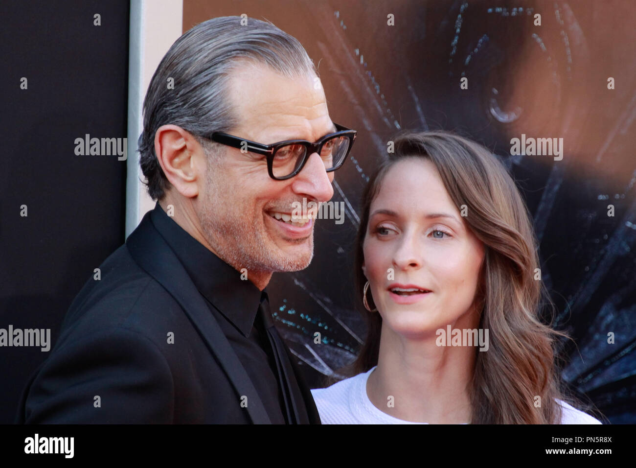 Jeff Goldblum und Emilie Livingston bei der Premiere von Twentieth Century Fox "Independence Day: Wiederaufleben' an TCL Chinese Theatre am 20. Juni 2016 in Hollywood, Kalifornien. Foto von Joe Martinez/PictureLux Stockfoto