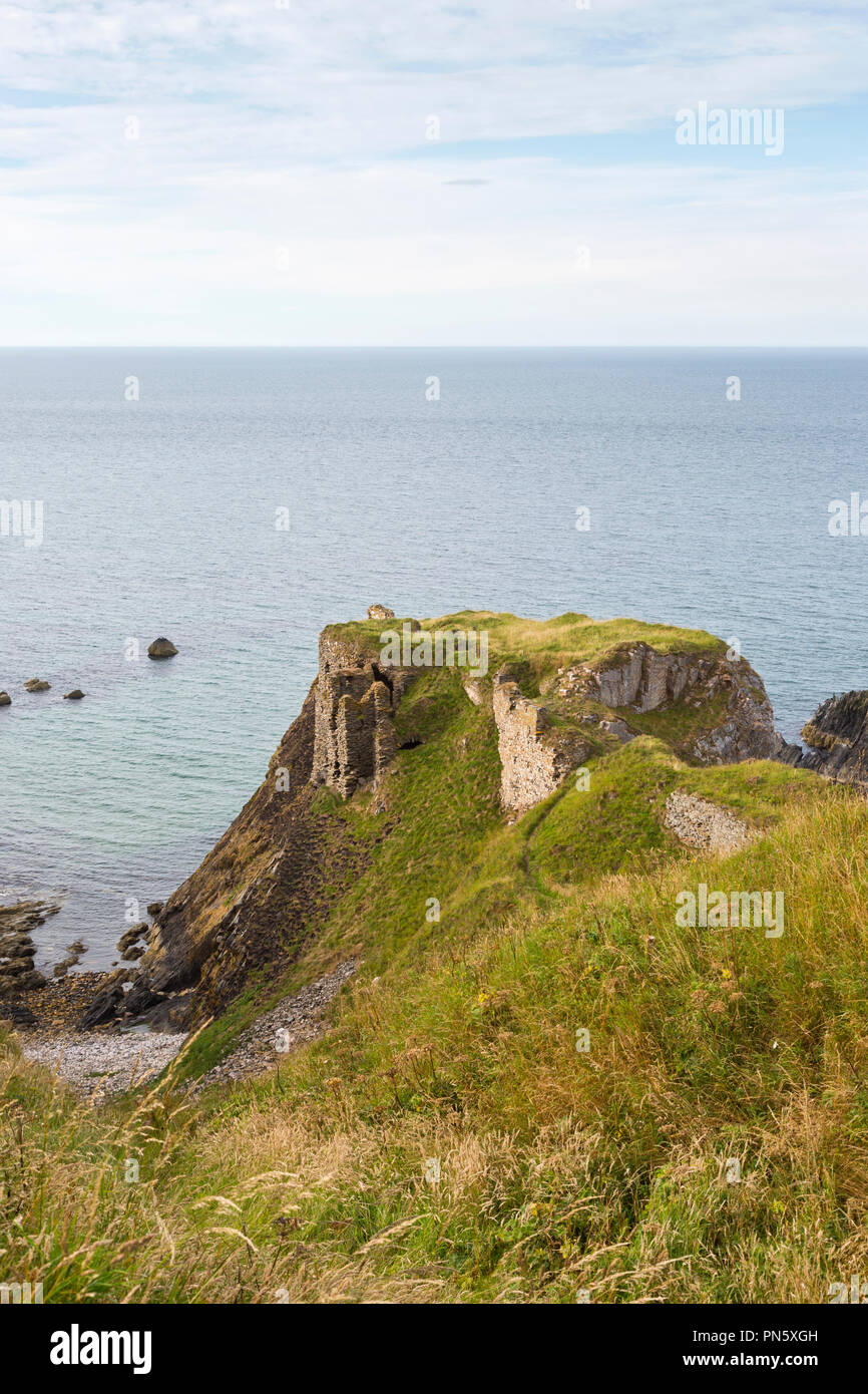 Blick auf findlater Castle mit Blick auf den Moray Firth in Schottland Stockfoto