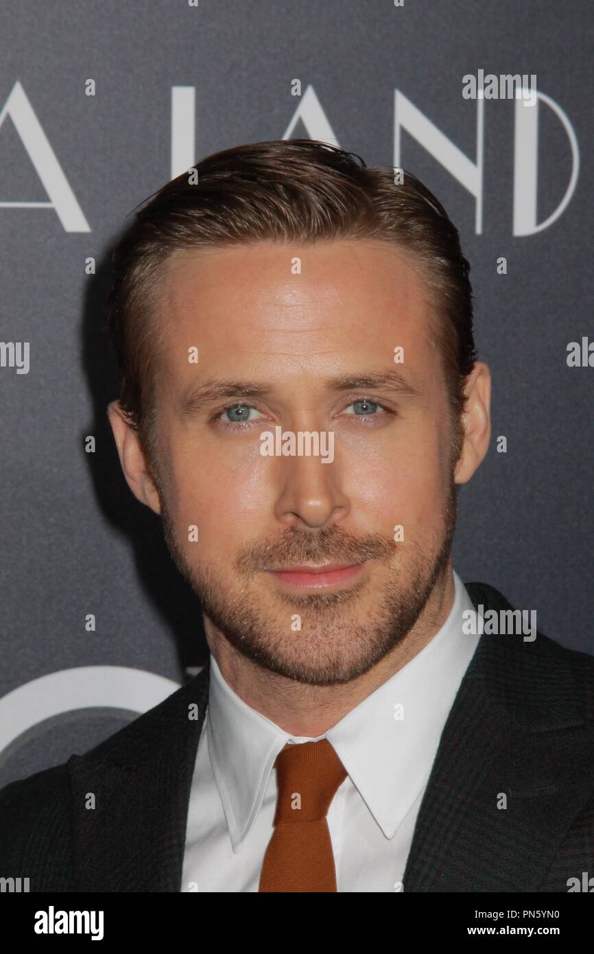 Ryan Gosling 12/6/2016 "La La Land" Premiere im Fox Regency Theater in Los Angeles, CA Foto von Julian Blythe/HNW/PictureLux Stockfoto