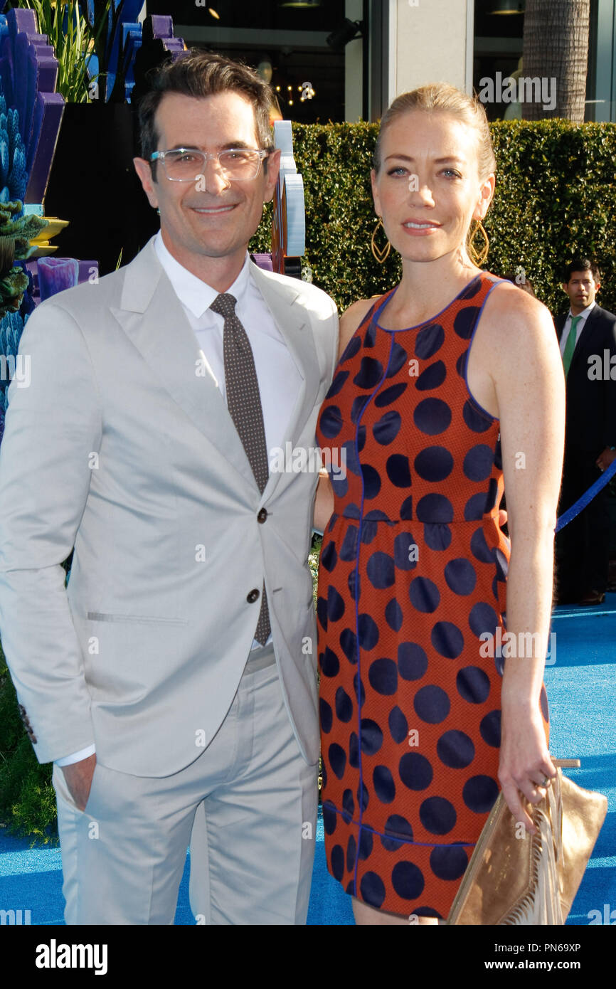 Ty Burrell Und Frau Holly Burrell Bei Der Weltpremiere Von Disney S Dory Am El Capitan Theatre In Hollywood Ca 8 Juni 2016 Statt Foto Von Joe Martinez Picturelux Stockfotografie Alamy