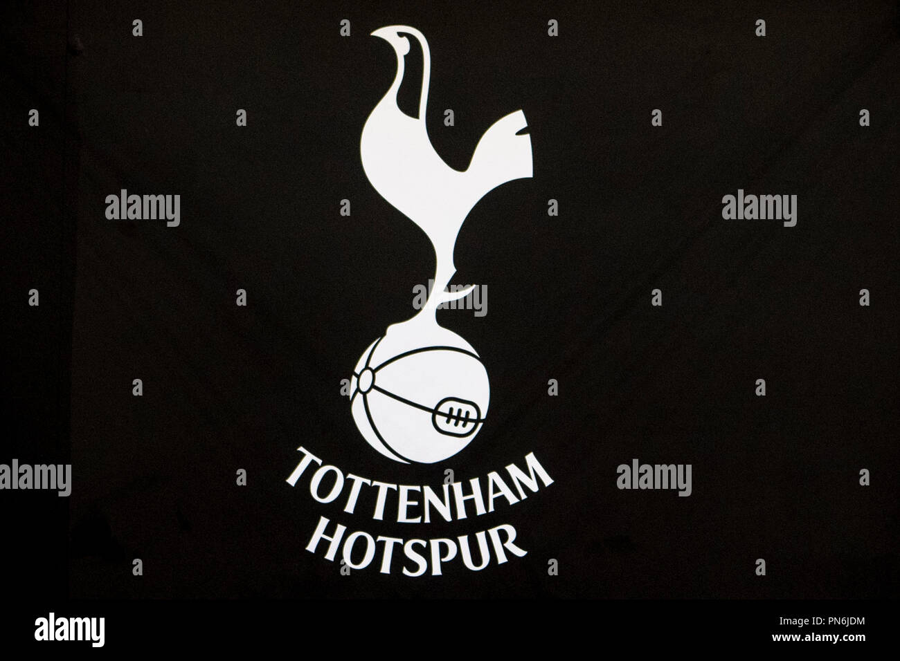 Logo Tottenham Hotspur Wahrend Der Uefa Champions League Gruppe B Spiel Zwischen Inter 2 1 Tottenham Hotspur An Giuseppe Meazza Stadion Am 18 September 2018 In Mailand Italien Foto Von Maurizio Borsari Lba Stockfotografie Alamy
