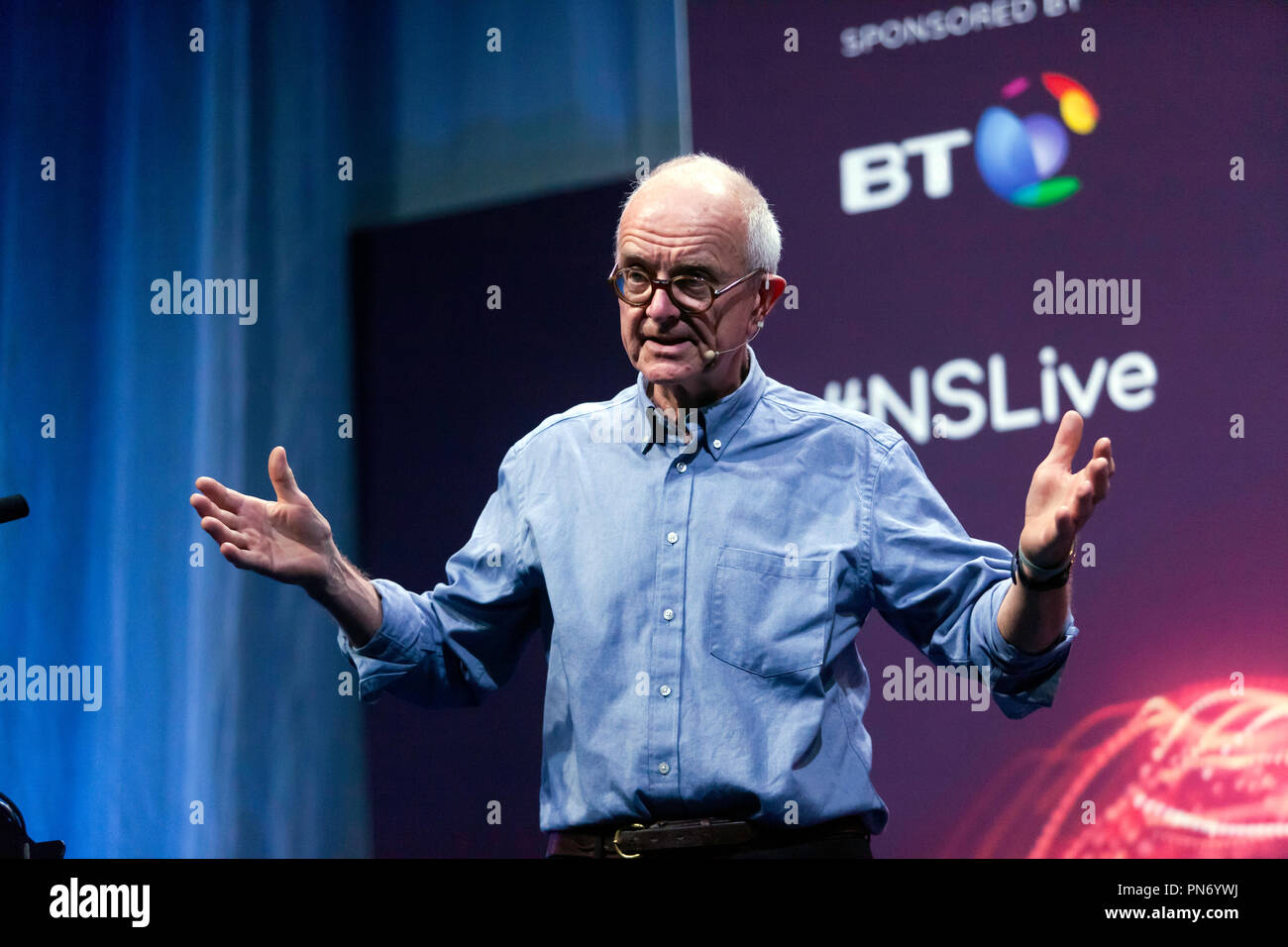 Henry Marsh CBE, geben einen faszinierenden Einblick in seine lange und erfolgreiche Karriere als Neurochirurg, auf der großen Bühne im New Scientist Live Stockfoto