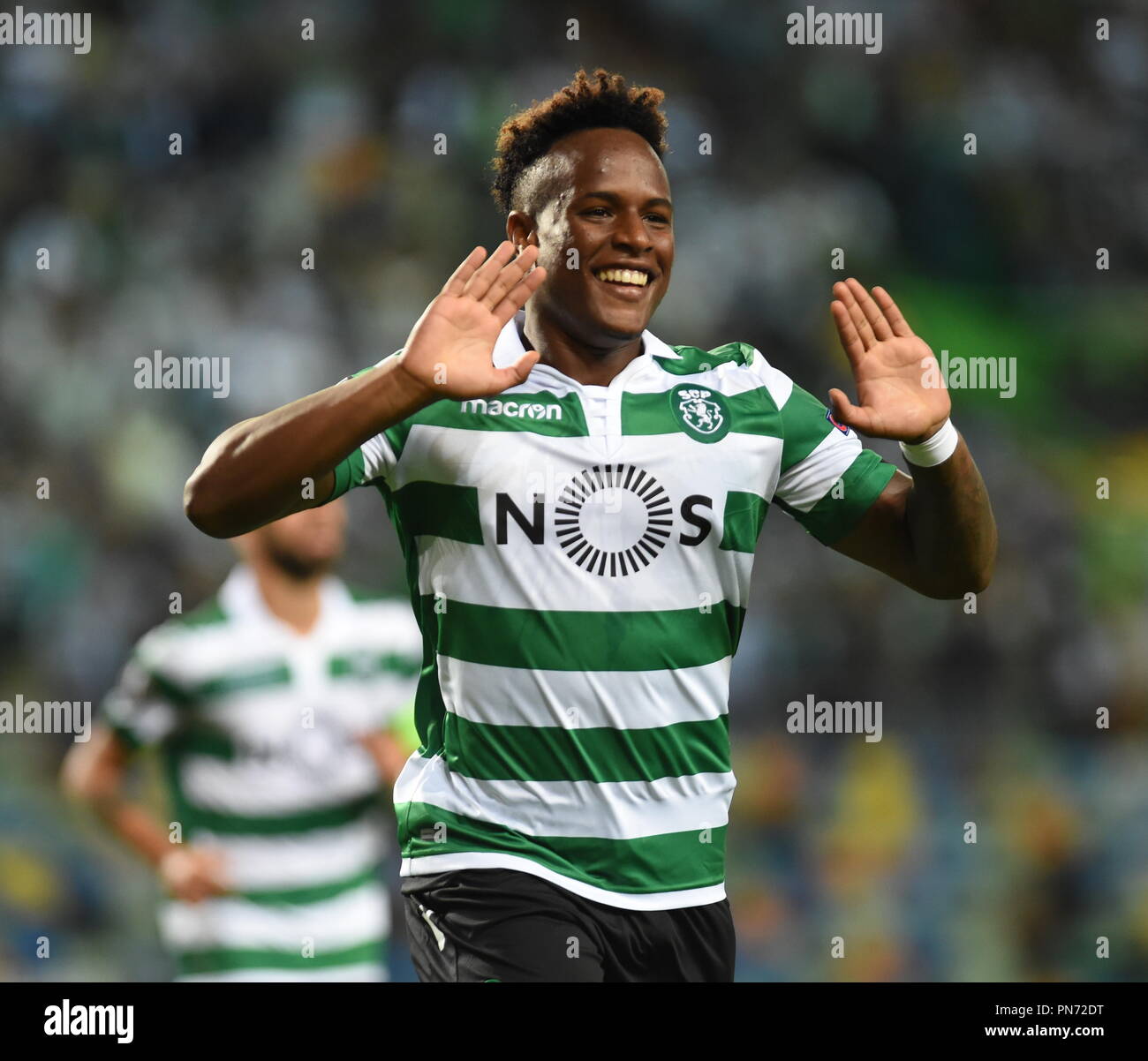 Lissabon, Portugal. 20 Sep, 2018. Jovane Cabral (L) von Sporting feiert während der Europa League Gruppe E erste Runde zwischen Sporting CP und Qarabag FC am Jose Alvalade Stadion in Lissabon, Portugal, an Sept. 20, 2018. Sporting gewann 2-0. Credit: Zhang Yadong/Xinhua/Alamy leben Nachrichten Stockfoto