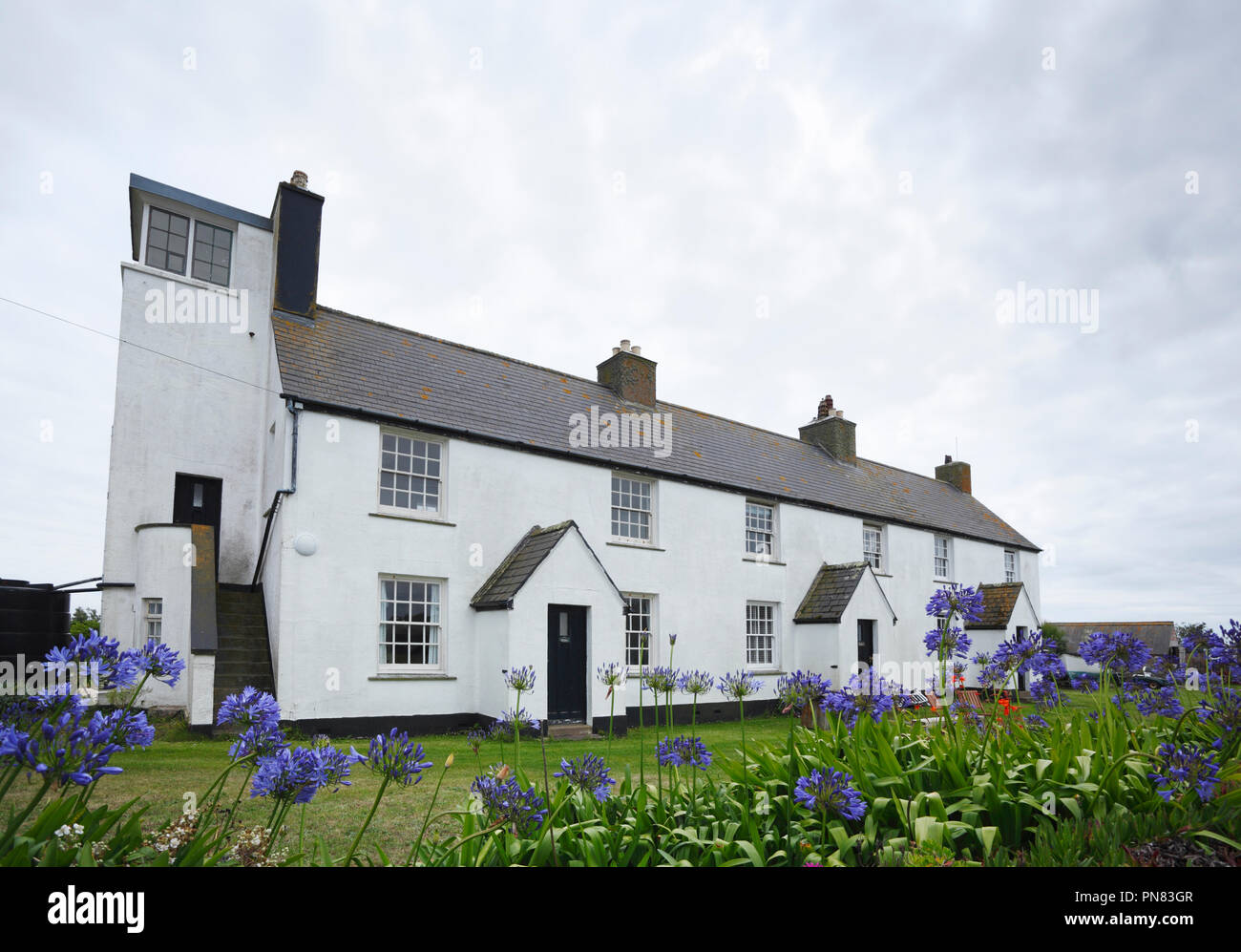 Küstenwache Cottages und Wachturm. Die hl. Agnes. Isles of Scilly. Cornwall. UK. Stockfoto