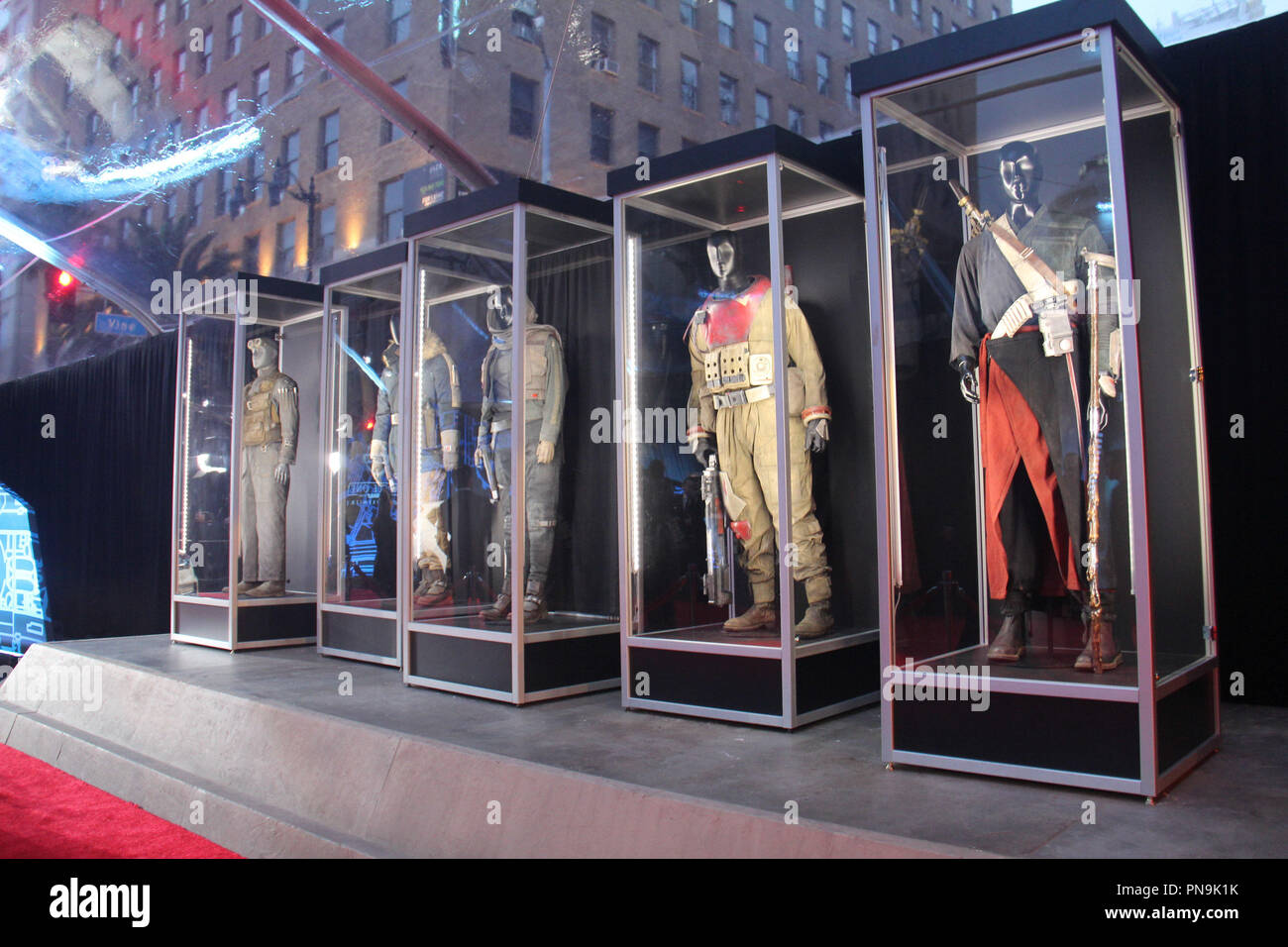 Kostüm 12/10/2016 Die Weltpremiere von "Schurkenstaaten: ein Star Wars Geschichte" gehalten im Pantages Theater in Los Angeles, CA Foto von Izumi Hasegawa/HNW/PictureLux Stockfoto