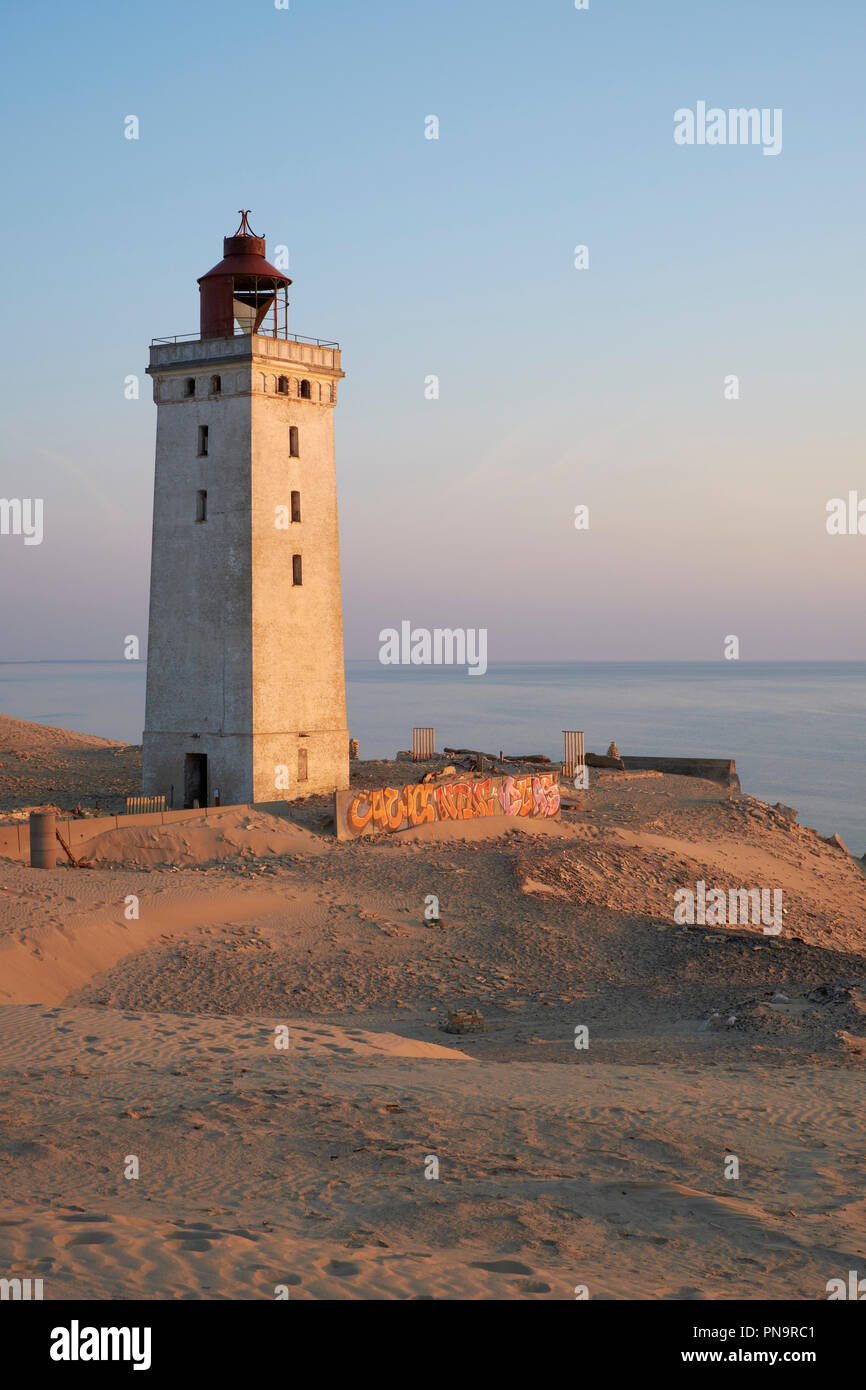 Rubjerg Knude Leuchtturm - einem verlassenen Leuchtturm langsam durch den Treibsand an der Nordseeküste in der Nähe von Lokken, Hjorring, Dänemark zurückgefordert wird. Stockfoto