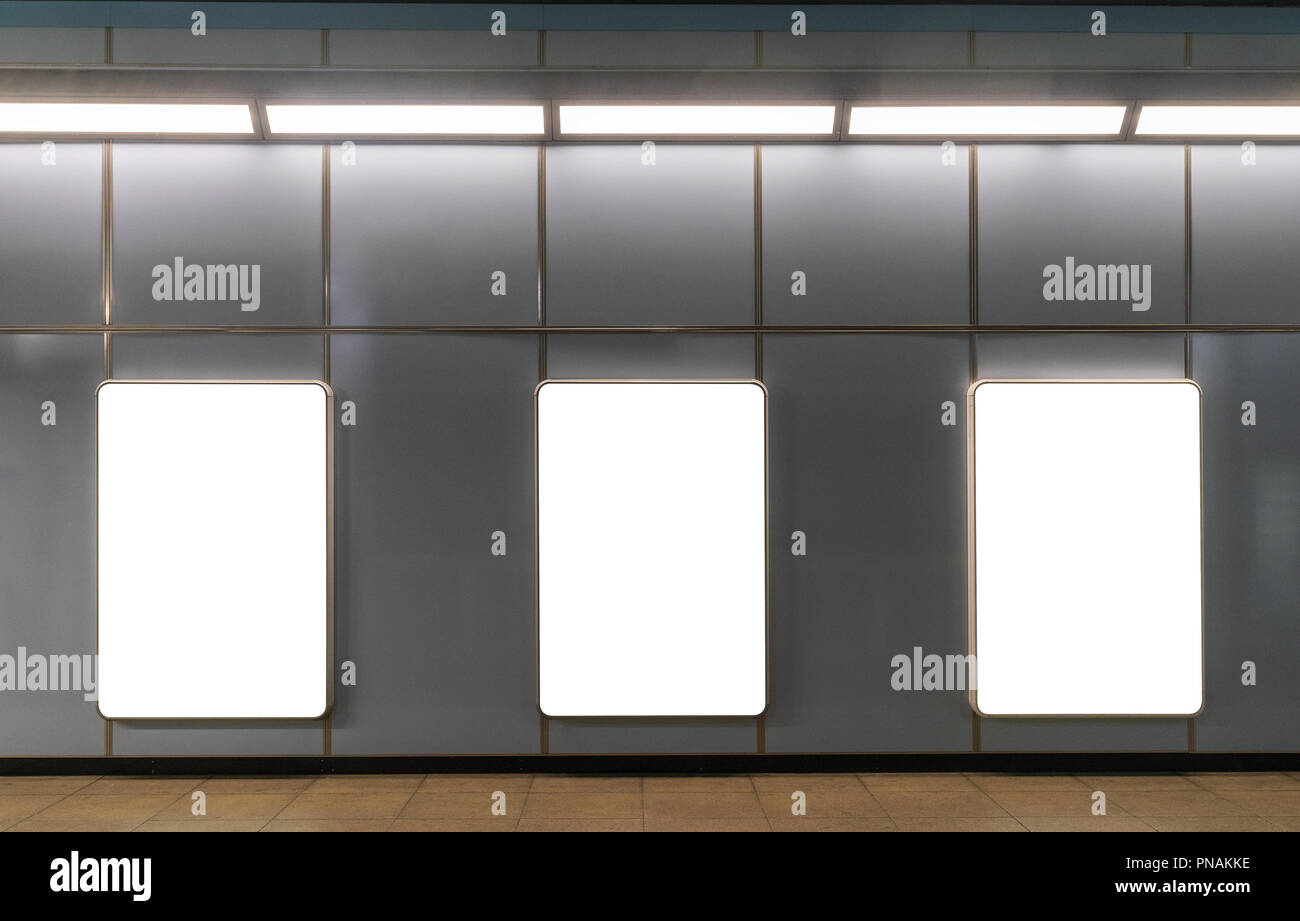 Drei ausgeblendet Weiß copyspace Werbung Frames in der städtischen Umwelt. Stockfoto