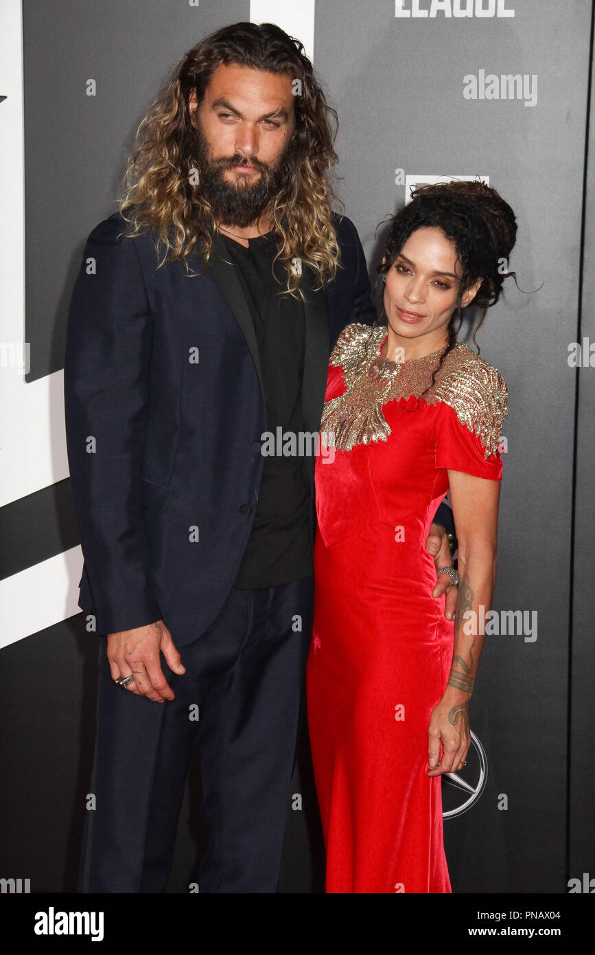 Jason Mamoa, Lisa Bonet 11/13/2017 Die Weltpremiere von "Justice League", gehalten an der Dolby Theatre in Hollywood, CA Foto von Izumi Hasegawa/HNW/PictureLux Stockfoto