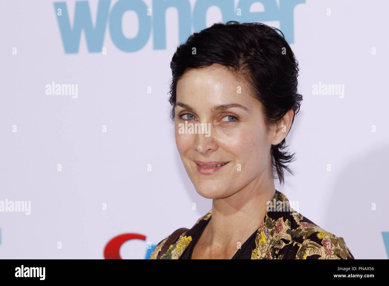 Carrie-Anne Moss bei der Premiere von lionsgate's 'Wunder' im Regency Dorf Theater in Westwood, CA, 11. November 2017 statt. Foto von Joseph Martinez/PictureLux Stockfoto