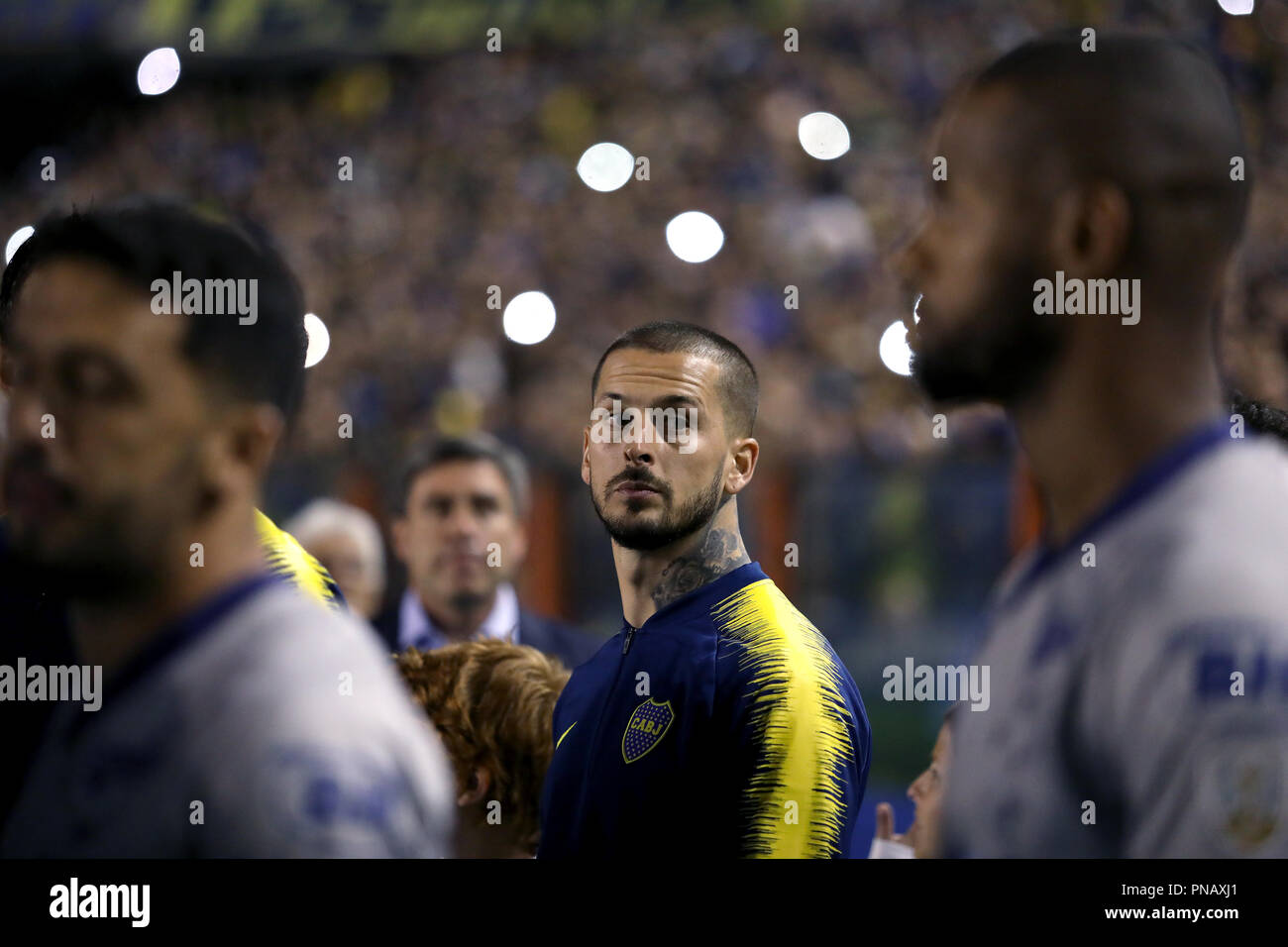 BUENOS AIRES, ARGENTINIEN - 19. SEPTEMBER 2018: Dario Benedetto (Boca) vor dem Spiel agaionst Cruzeiro beginnt in Buenos Aires, Argentinien Stockfoto