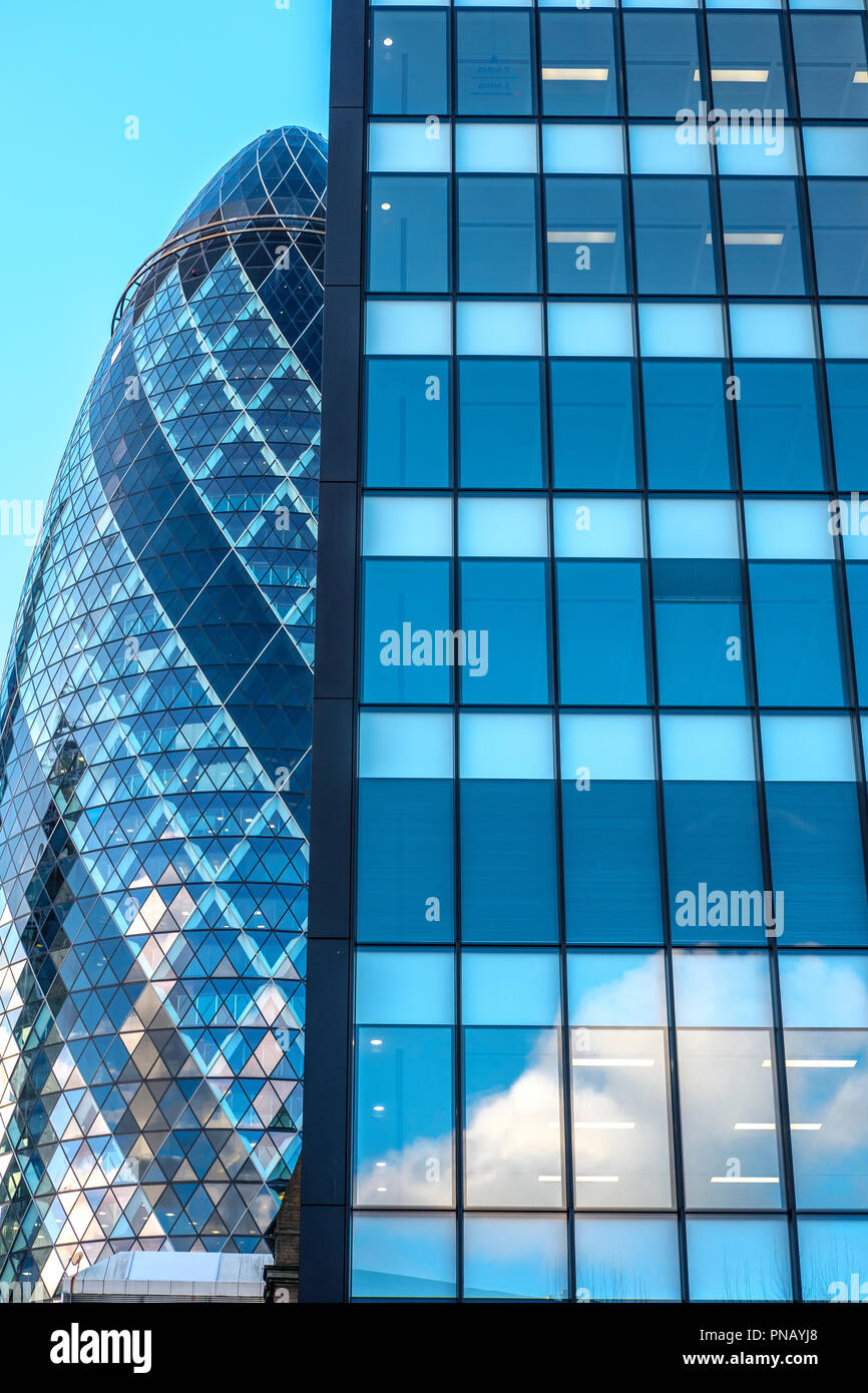 Stadt London - Geschäftsviertel - Bürogebäude, die berühmte Gherking Skyscraper Stockfoto