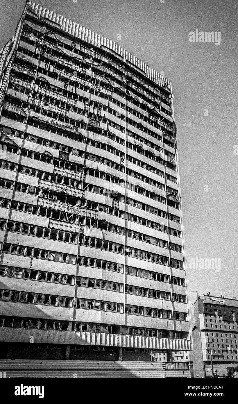 Ausgebombten Hochhaus in der Nähe des Holiday Inn und "Sniper Alley", Sarajevo, 1998 Stockfoto