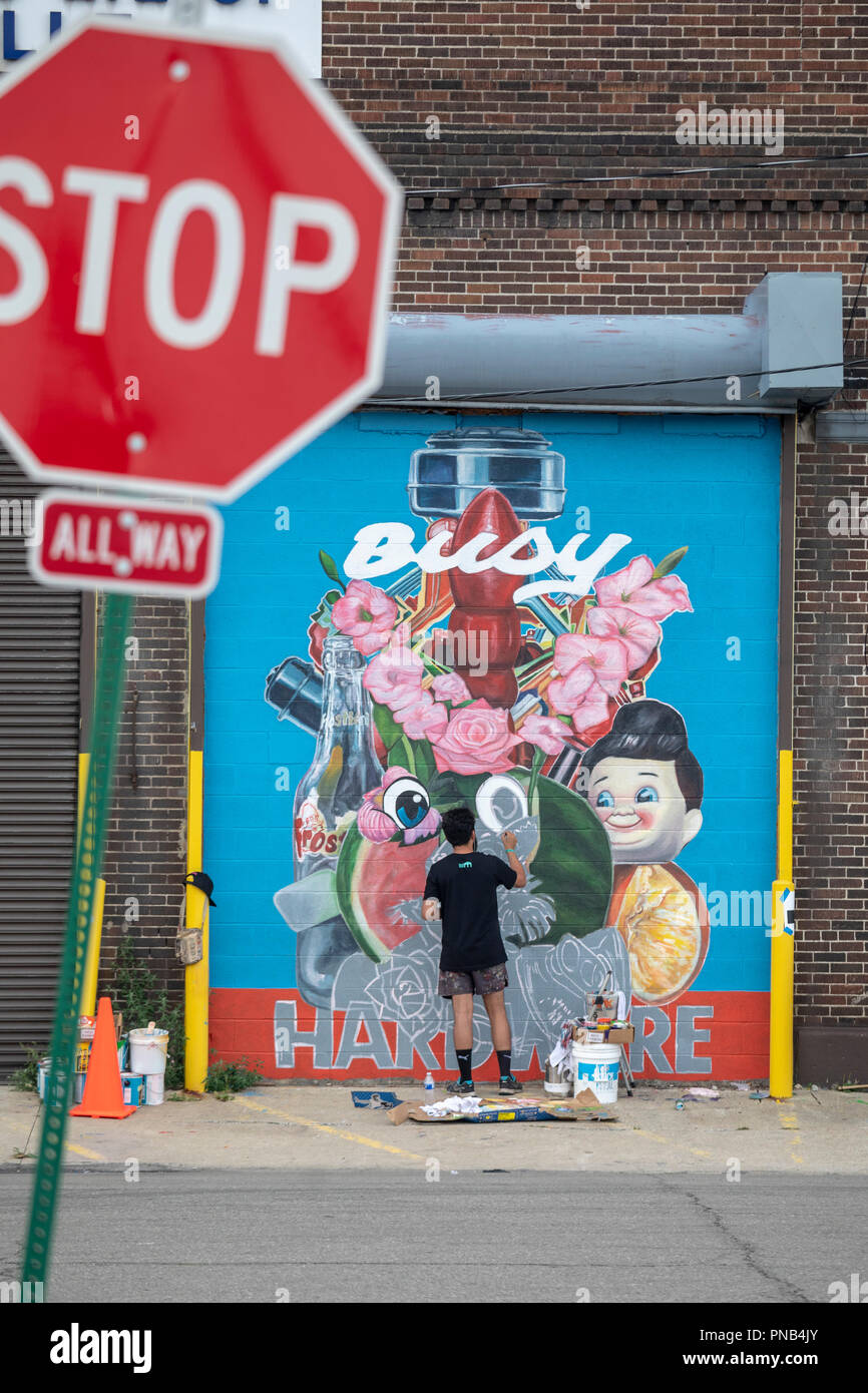 Detroit, Michigan - Der jährliche Wandmalereien in den Markt der öffentlichen Kunst Festival in Detroit's Eastern Market District. Jeden Herbst, Künstler erstellen Dutzende von Außend Stockfoto