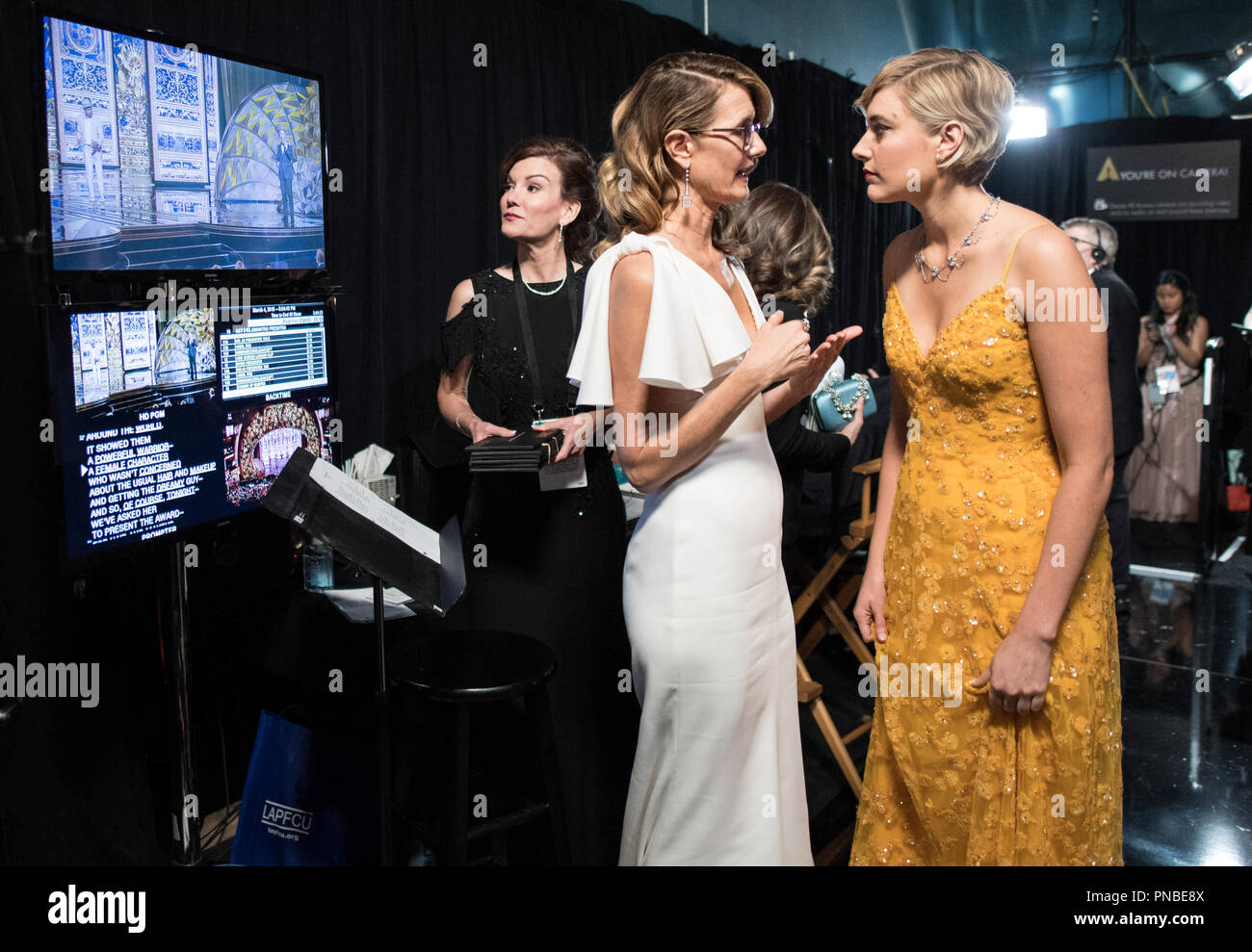 Laura Dern und Greta Gerwig, Oscar®-Nominee, backstage Chat während der Live ABC Telecast der 90 Oscars® auf der Dolby® Theater in Hollywood, CA am Sonntag, den 4. März 2018. Datei Referenz # 33546 432 PLX nur für redaktionelle Verwendung - Alle Rechte vorbehalten Stockfoto