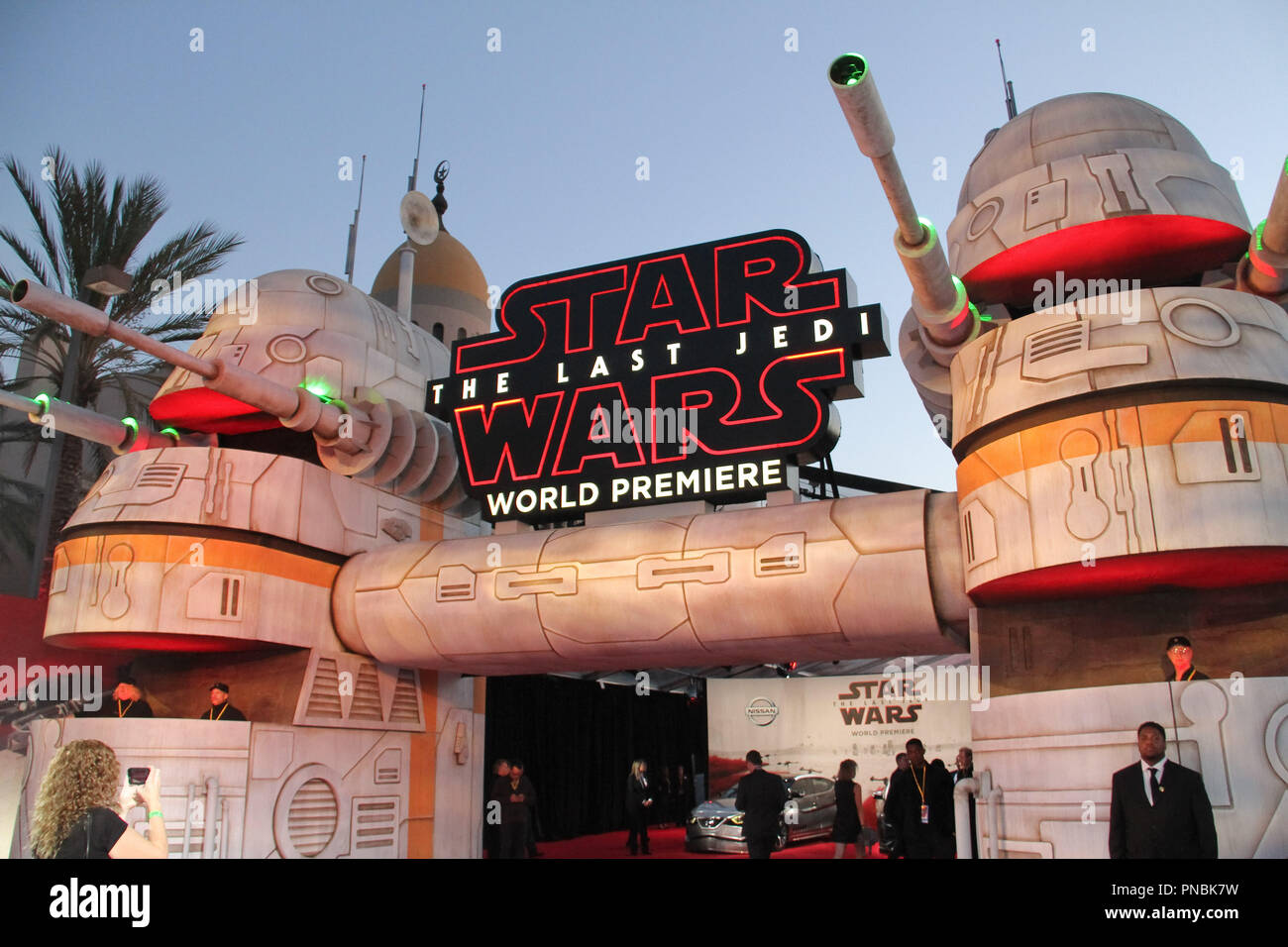 Atmosphäre bei der Weltpremiere von Lucasfilm's Star Wars: Der letzte Jedi' im Shrine Auditorium in Los Angeles, CA, 9. Dezember 2017 statt. Foto von Joseph Martinez/PictureLux Stockfoto