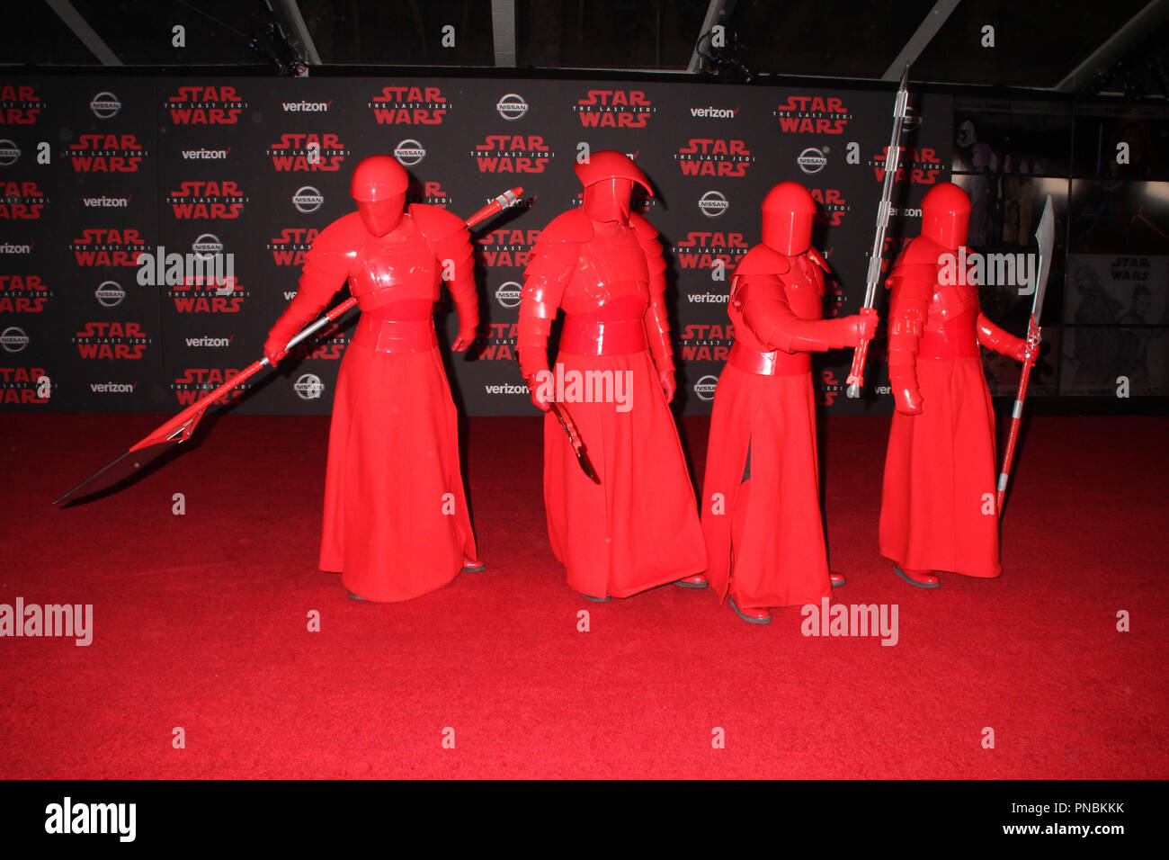 Atmosphäre, Praetorian Guard 12/09/2017 die Weltpremiere des Lucasfilmfs 'Star Wars: Der letzte Jedi" im Shrine Auditorium in Los Angeles, CA Foto von Izumi Hasegawa/HNW/PictureLux Stockfoto