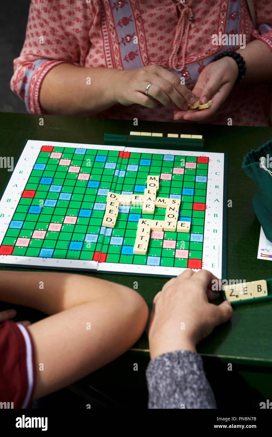 Brettspiel: Scrabble spielen. Stockfoto