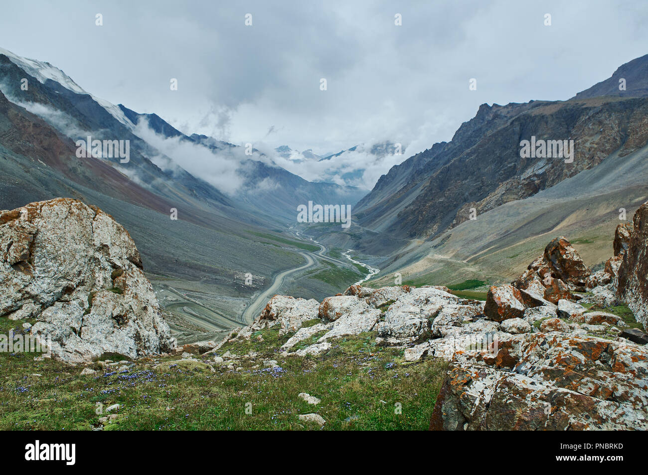 Barskoon Schlucht, schöne Sicht auf die Berge, Kirgisistan, Zentralasien Stockfoto