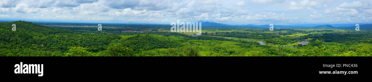 Panorama der Natur Bergblick weite Landschaft, ländliche Land in Thailand. Stockfoto