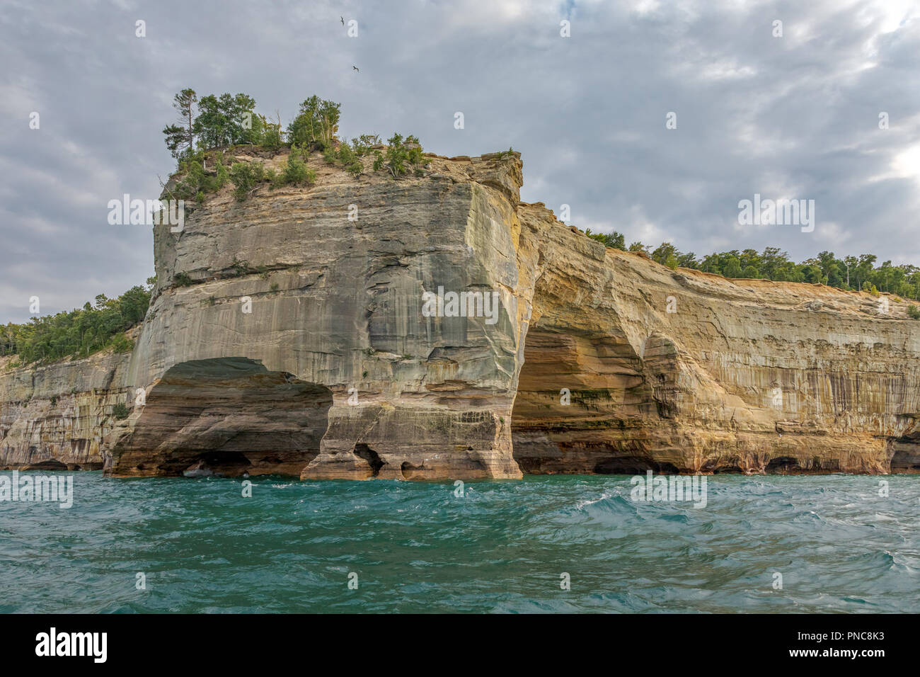 Wasserseite Blick auf Liebhaber Sprung an die dargestellten Felsen National Lakeshore in der Oberen Halbinsel von Michigan Stockfoto