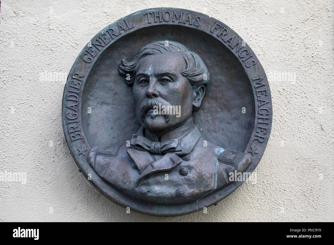 Waterford, Irland - 14 August 2018: Eine geschnitzte Gedenktafel in Erinnerung an die irischen Nationalisten Thomas Francis Meagher, in der historischen Stadt Stockfoto