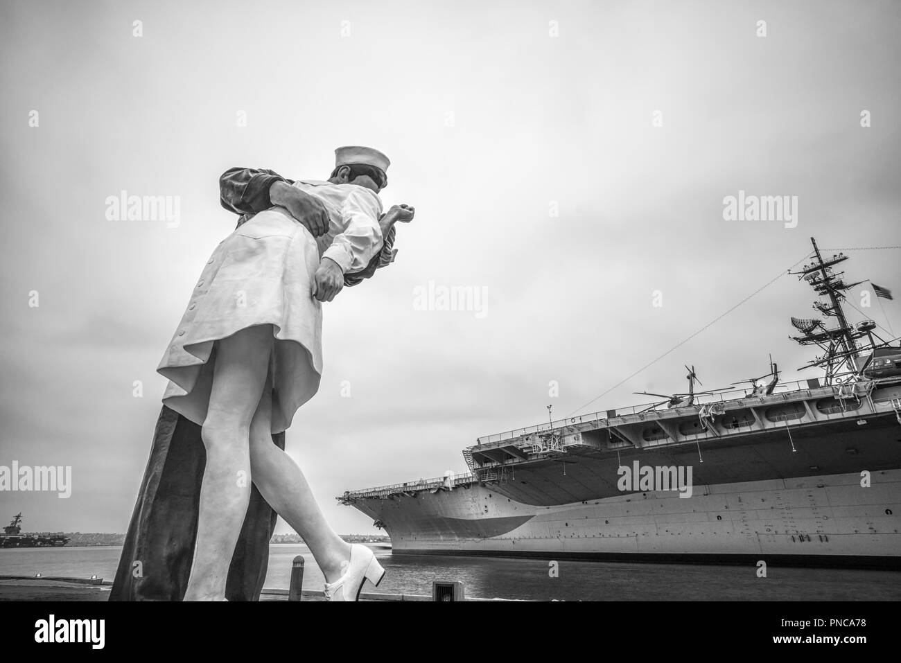 Die Kissing Statue oder bedingungslose Statue an Thunfisch Hafen/San Diego Harbor Kapitulation. San Diego, Kalifornien, USA. Stockfoto