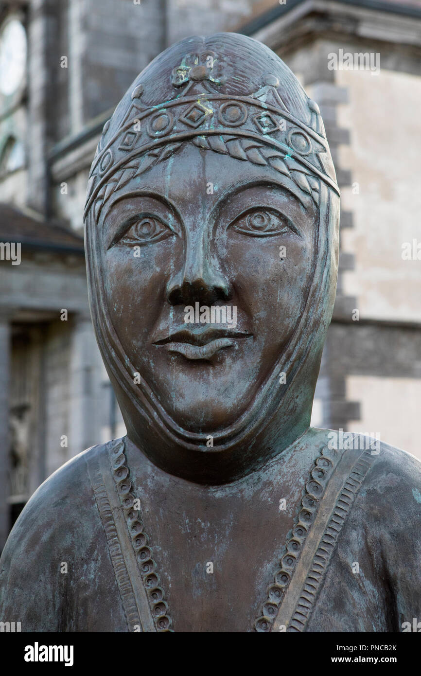 Waterford, Irland - 16. August 2018: Skulptur von Aoife - die Frau von Strongbow, in der historischen Stadt Waterford, Irland. Stockfoto