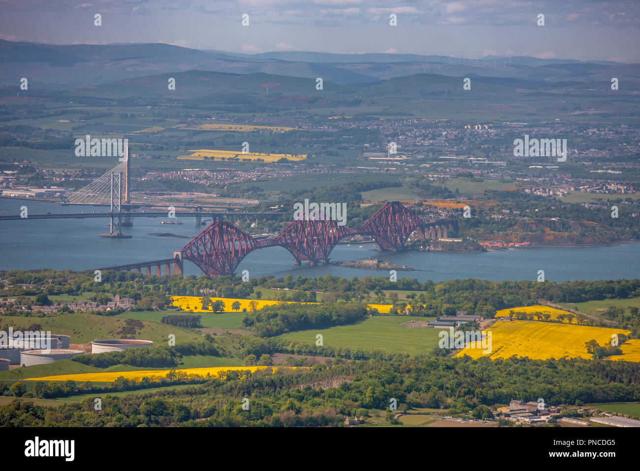 Luftaufnahme der Forth Bridge Stockfoto