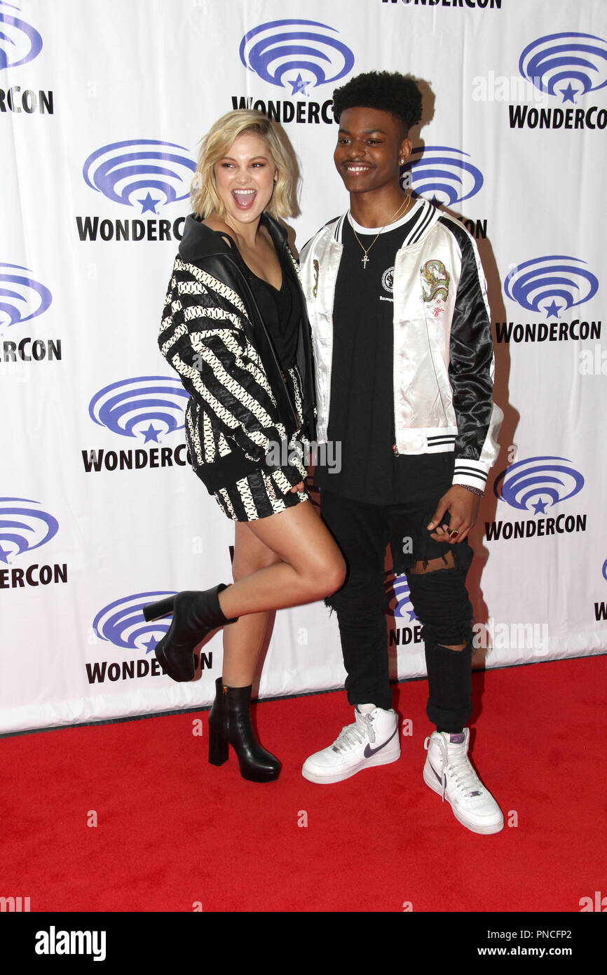 Olivia Holt und Aubrey Joseph Förderung der Marvel Cloak & Dagger bei der WonderCon Anaheim 2018. Statt im Anaheim Convention Center in Anaheim, CA. 23. März 2018. Foto: Richard Chavez/PictureLux Stockfoto