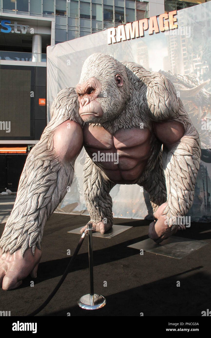 Atmosphäre bei der Premiere von Warner Bros.' 'Rampage', die in den Microsoft Theater in Los Angeles, CA, 4. April 2018 statt. Foto von Joseph Martinez/PictureLux Stockfoto